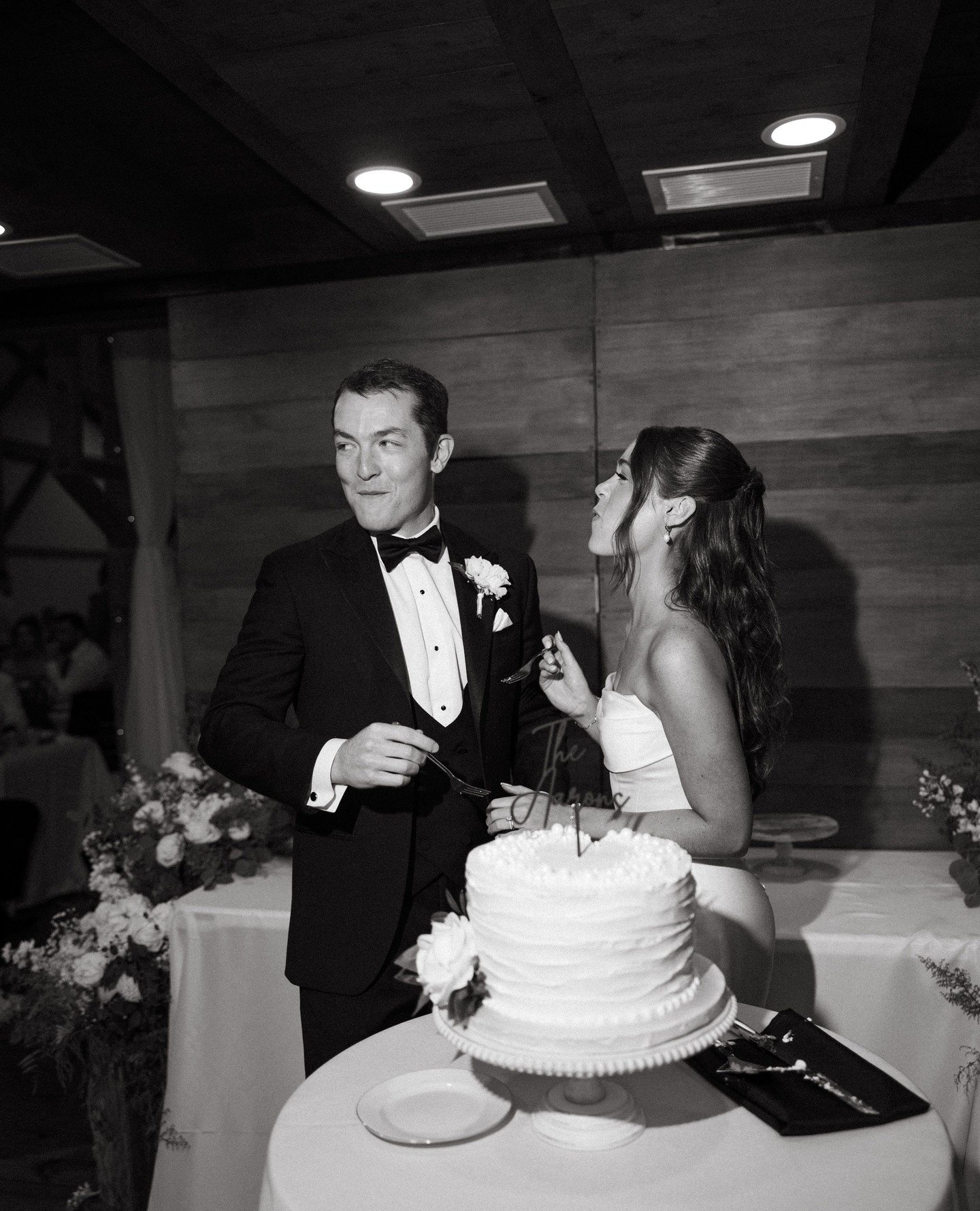 A glimpse into our dream bride @collmah's reception. So chic.⁠
⁠
Photographer: @annaroseco⁠
Venue: @osborniafarm⁠
Hair: @danihairandmakeup @glossstudio.bridal⁠
MUA: @beautyby_jul⁠
Boutique: @daydream_bridal⁠
Florist: Country Blooms