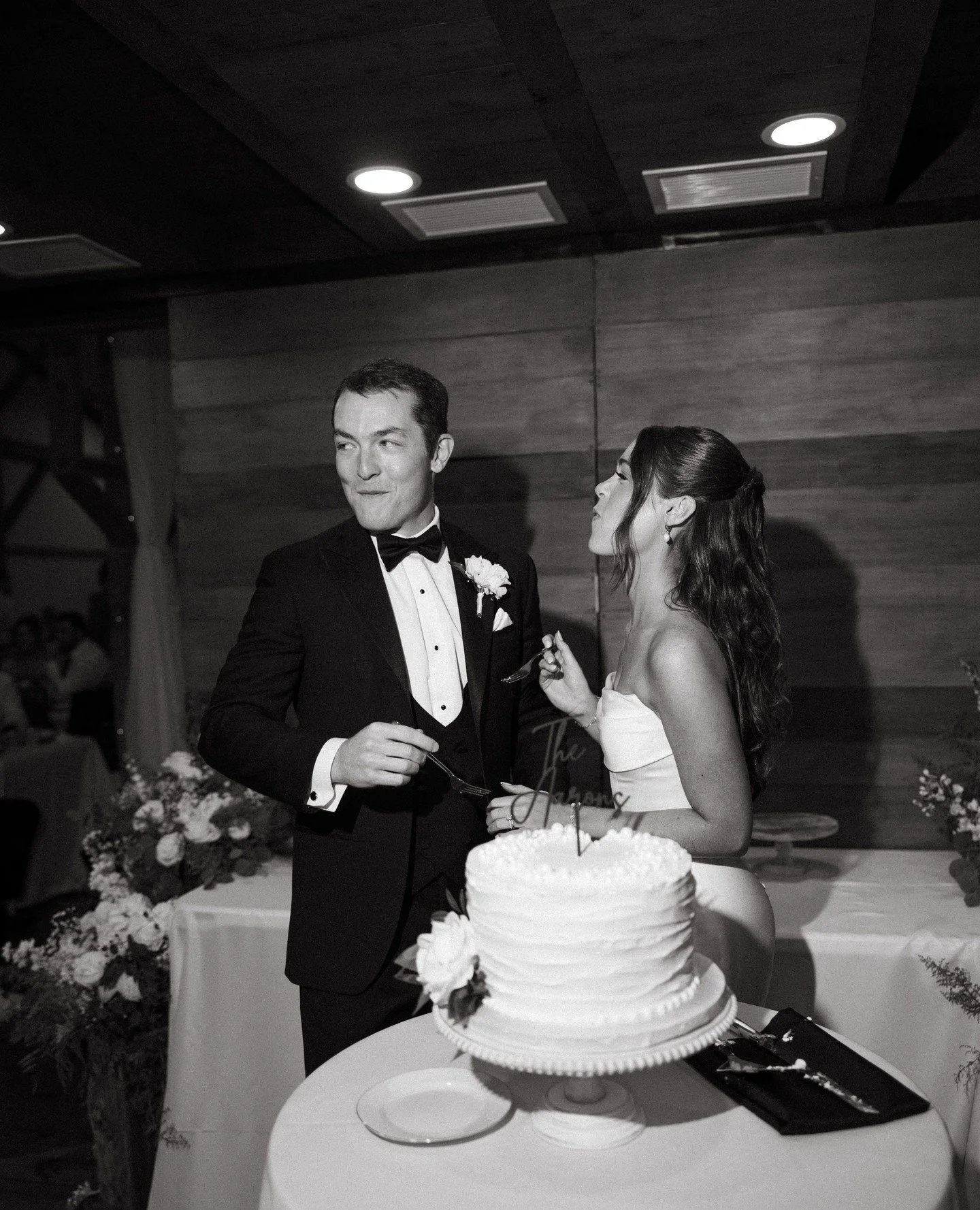 A glimpse into our dream bride @collmah's reception. So chic.⁠
⁠
Photographer: @annaroseco⁠
Venue: @osborniafarm⁠
Hair: @danihairandmakeup @glossstudio.bridal⁠
MUA: @beautyby_jul⁠
Boutique: @daydream_bridal⁠
Florist: Country Blooms