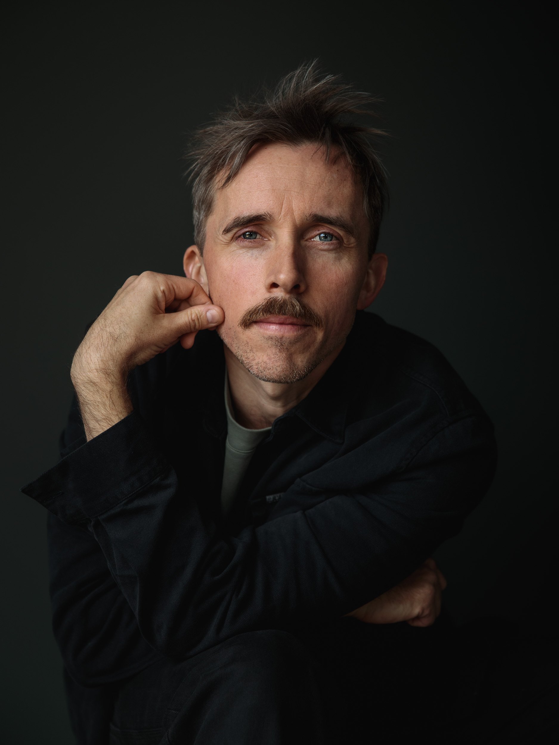 Studio portrait of actor Benedict Hardie photographed by Rebecca Hitch
