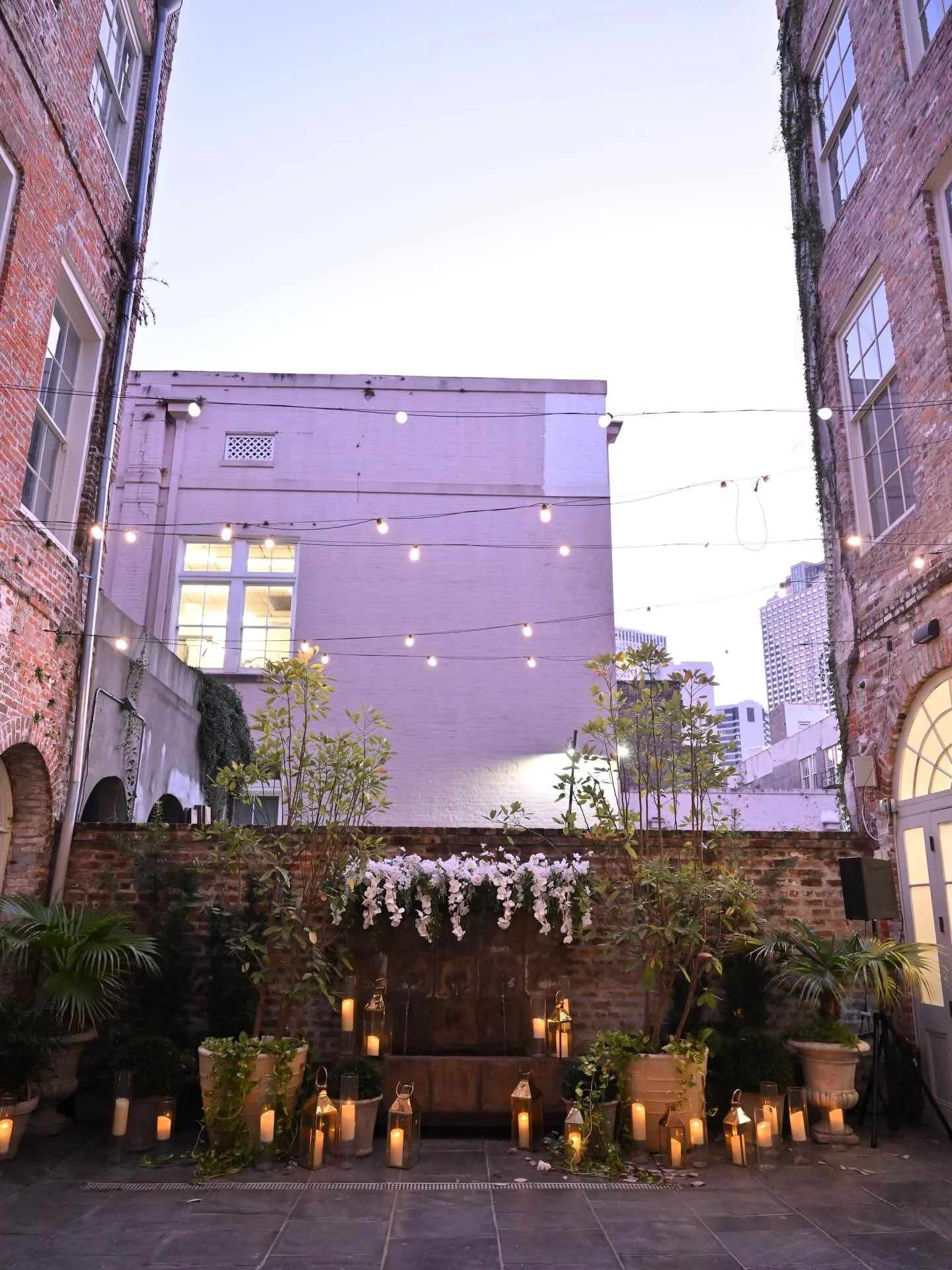 Twinkle lights, a flowing fountain, and centuries-old brick&mdash;this is New Orleans at its most romantic, and the setting we&rsquo;re honored to share with our couples. ⚜️

📸: @photobylouis 

#NewOrleansWedding #BaronessNOLA #FrenchQuarterWedding 