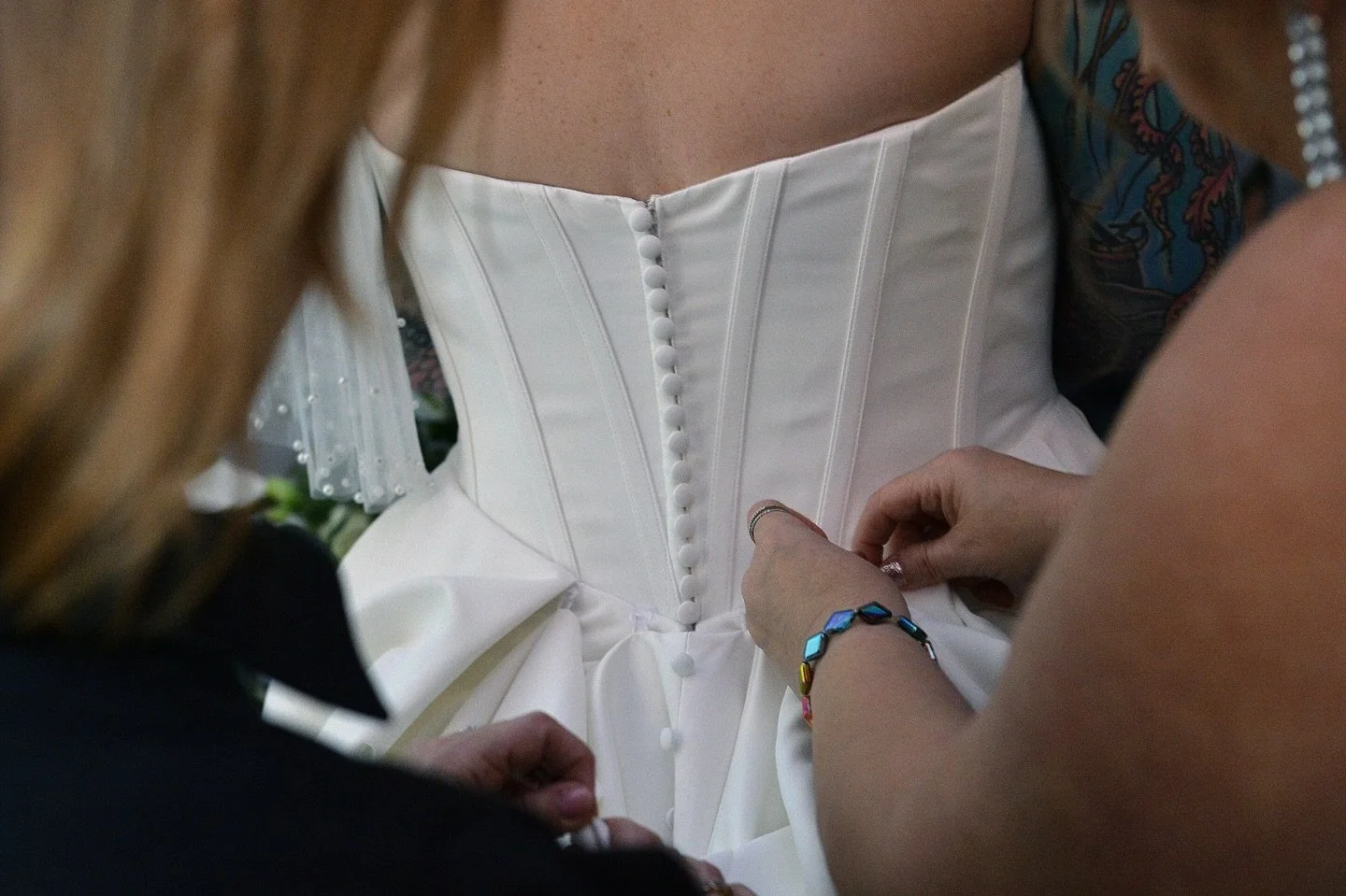 The little details that make the moment ✨ 
The delicate buttons, the perfect fit, and the magic of seeing our brides in the dresses they chose for their day. Every gown tells its own story, and every bride wears it beautifully. 🤍

📸: @photobylouis 
