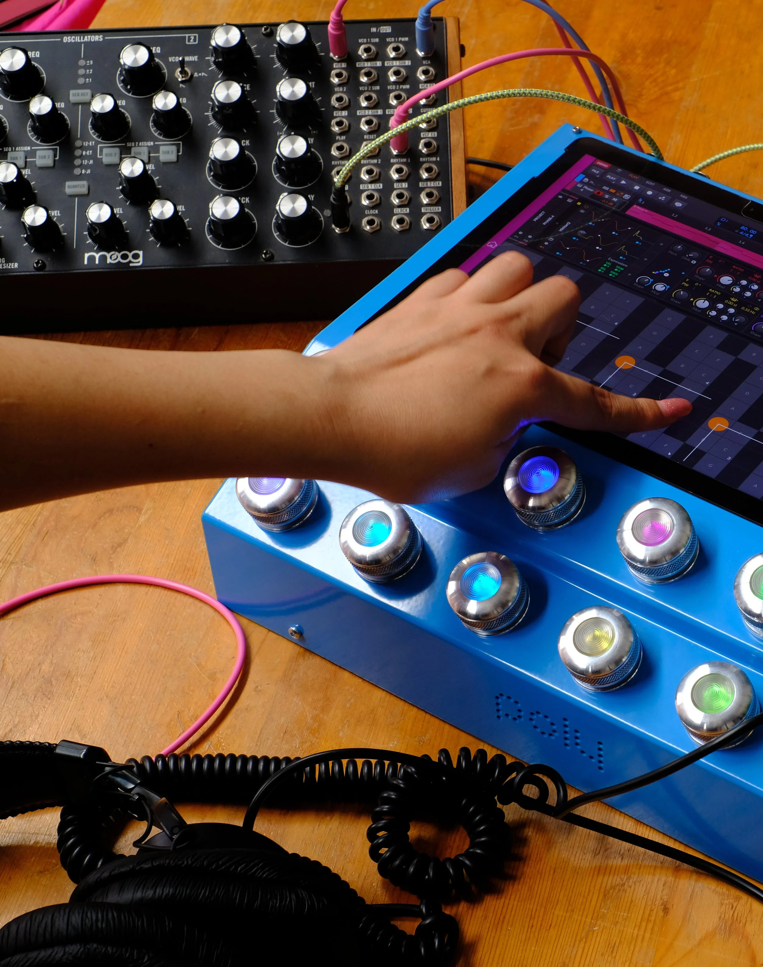 synths2_1.jpg