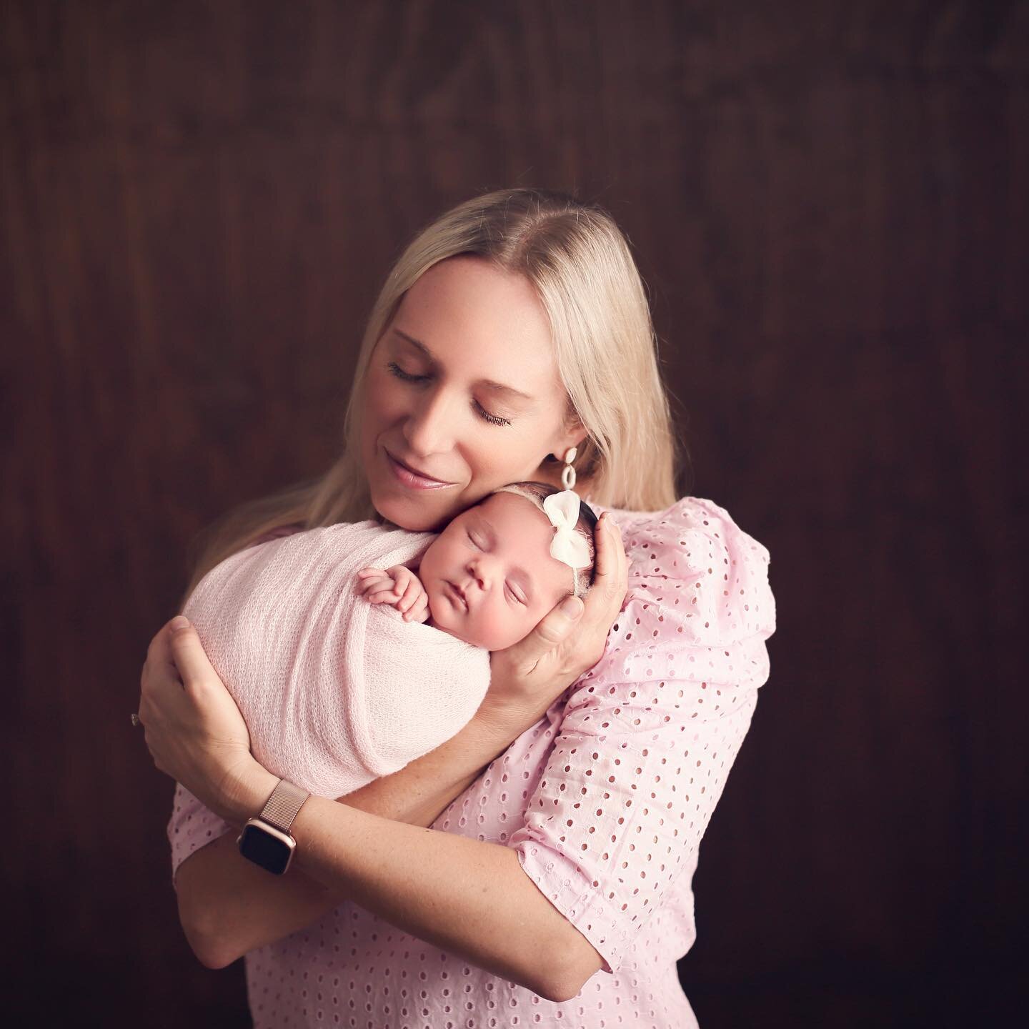 Absolutely in awe of Evie&rsquo;s newborn pictures! 💕

Thanks so much to @lisamatthisphotography for such a wonderful experience and for photos that we will treasure forever. 

For anyone looking for maternity, newborn, or kids pictures in the Atlan