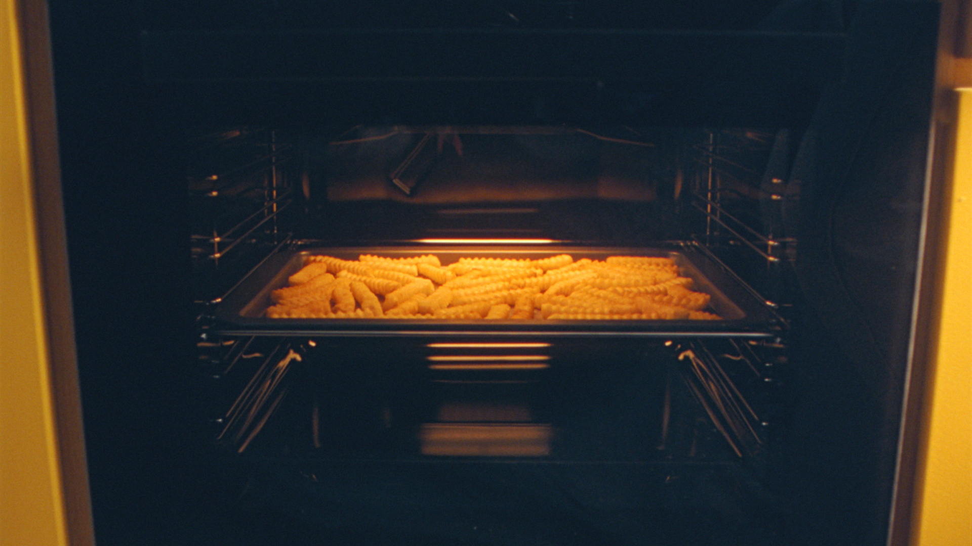 OREI0072_KH_Ore-Ida_Deliciously Predictable_ANTHEM PRORES UNSLATED_2.05_16x9_OLV (1-00-10-22).png