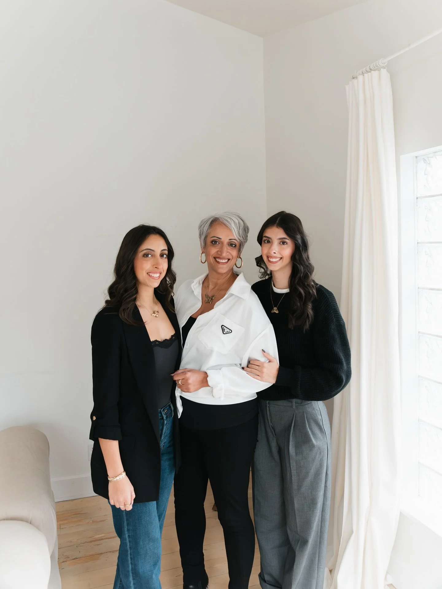 Like mother, like daughters! 🤍  We loved capturing these beautiful shots for @sabeenabubber back in January.

Her daughters, Kavika and Anouska, jumped in for a few photos so they&rsquo;d have professional images ready for LinkedIn, job applications