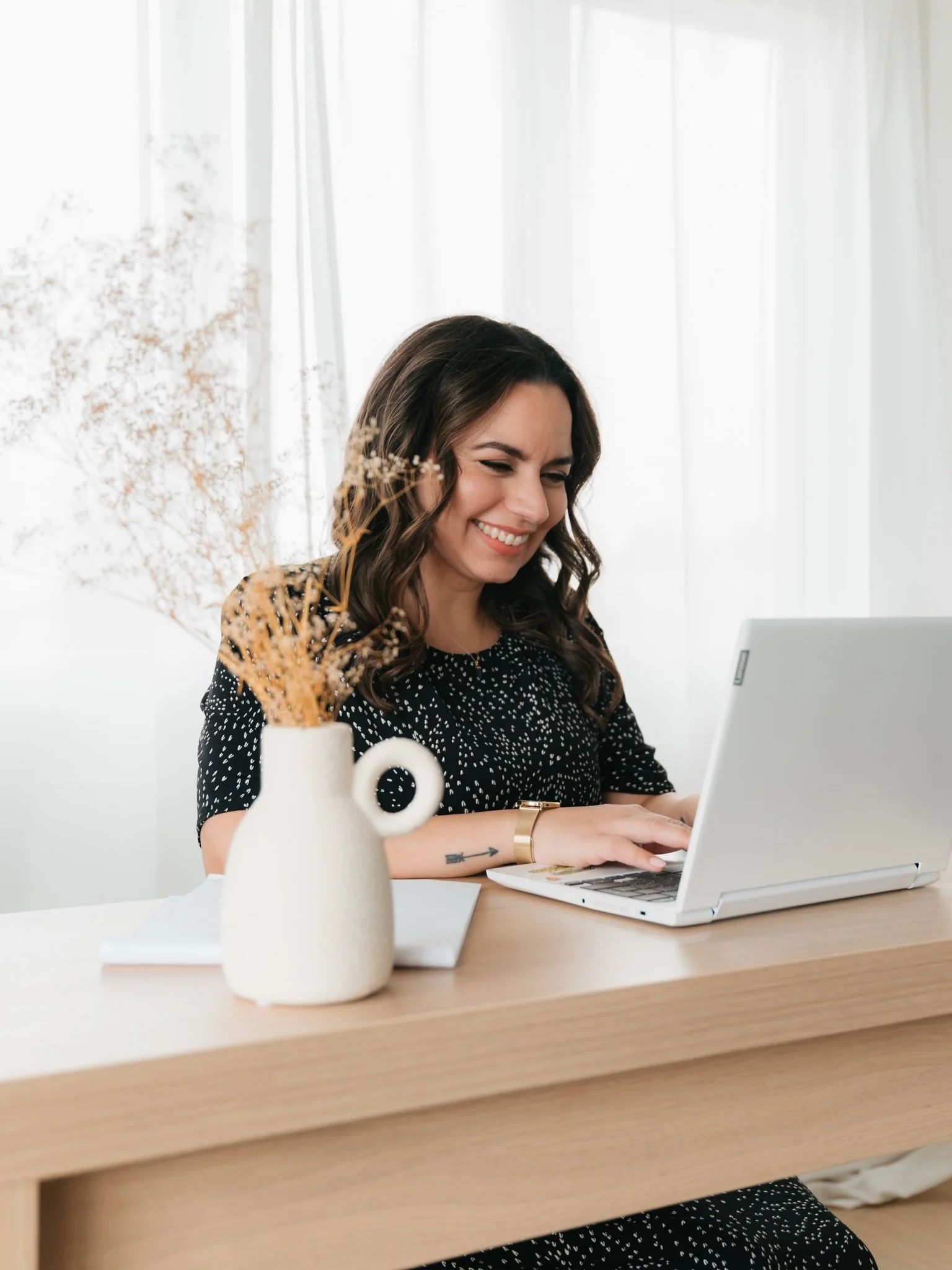 Happy Friday ☀️

Throwing it back to this beautiful branding session with @solarrow_counselling from last year.

We love working with service providers to create visuals that feel authentic, confident, and true to the work they do.

#BrandPhotography
