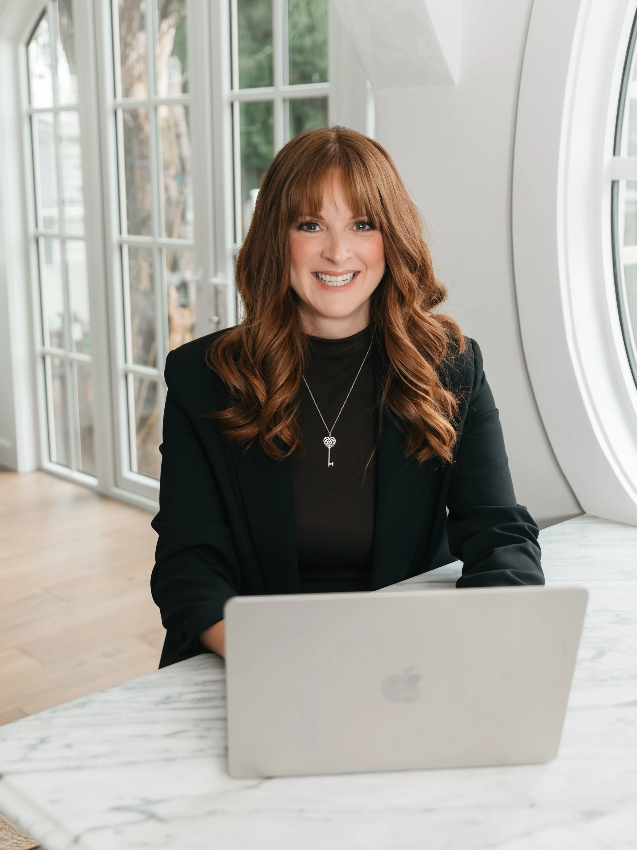 A featured photo session from late 2025 ✨

We loved capturing @alliemrealtor in a setting that truly reflected the welcoming, approachable energy she brings to her work as a Fraser Valley real estate professional.

Shot in Fort Langley @pollyscottage