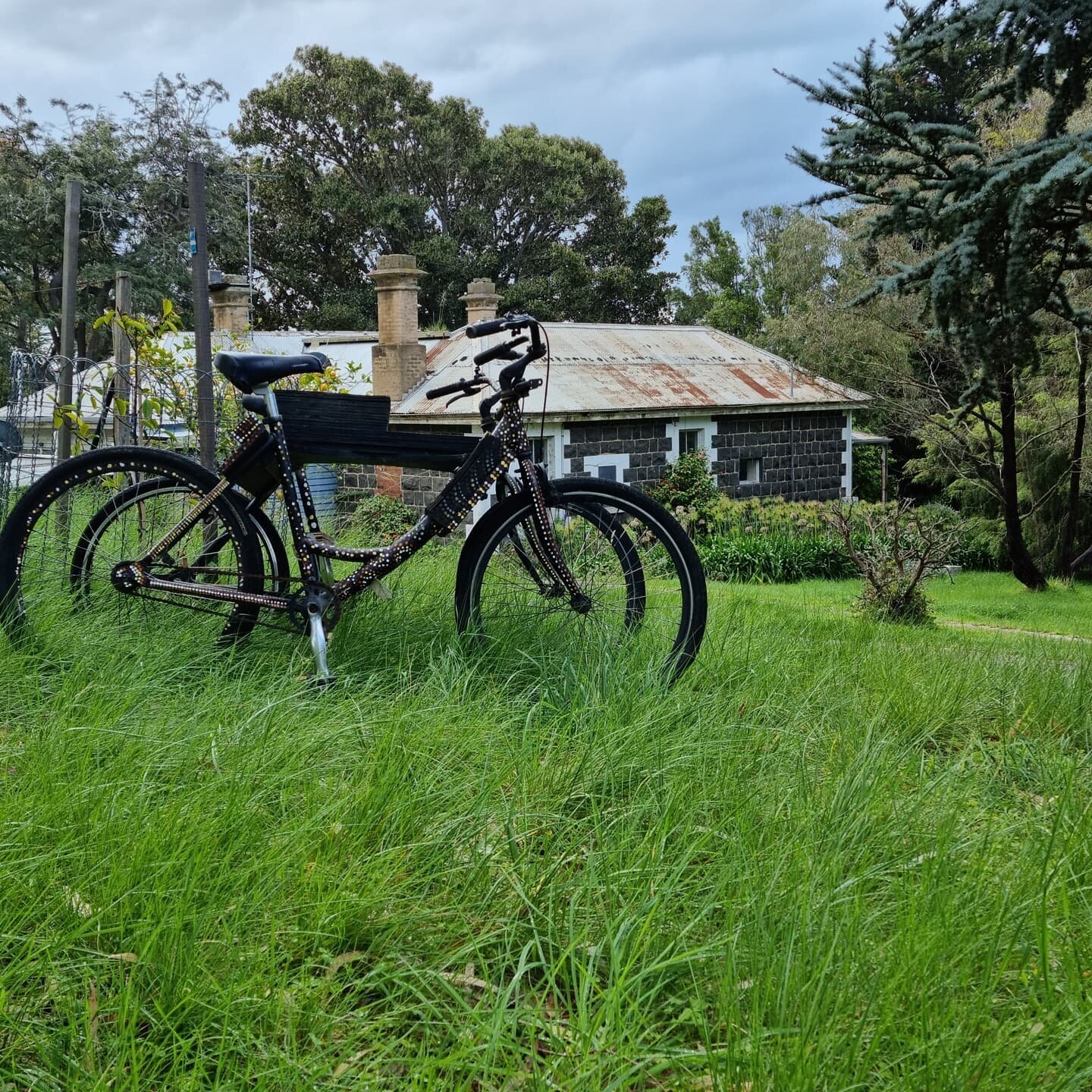 SUNDAY 
Enjoyed exploring our beautiful town before lockdown #8.
🍷
#tastingtour 
#epicureantastetouring 
#epictasteexperiences 
#tourism 
#cycling 
#winetogo 
#visitgreatergeelong