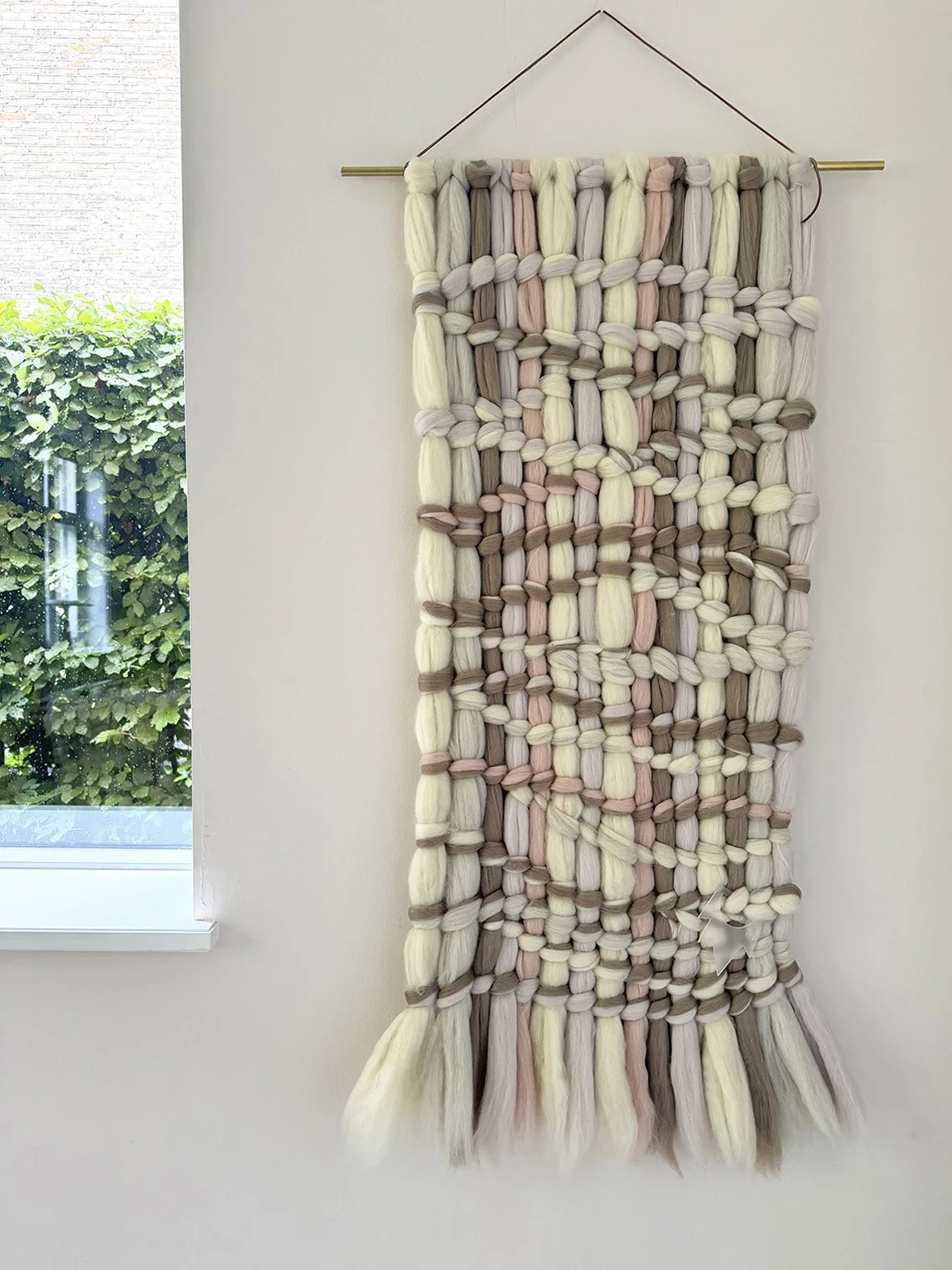 WOOLWALL med råhvid, champagne, rosa og beige