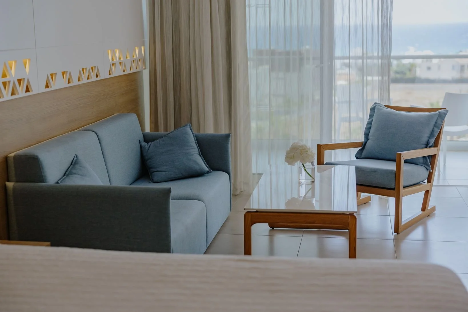 SEASONS HOTEL by DEC-515.jpg