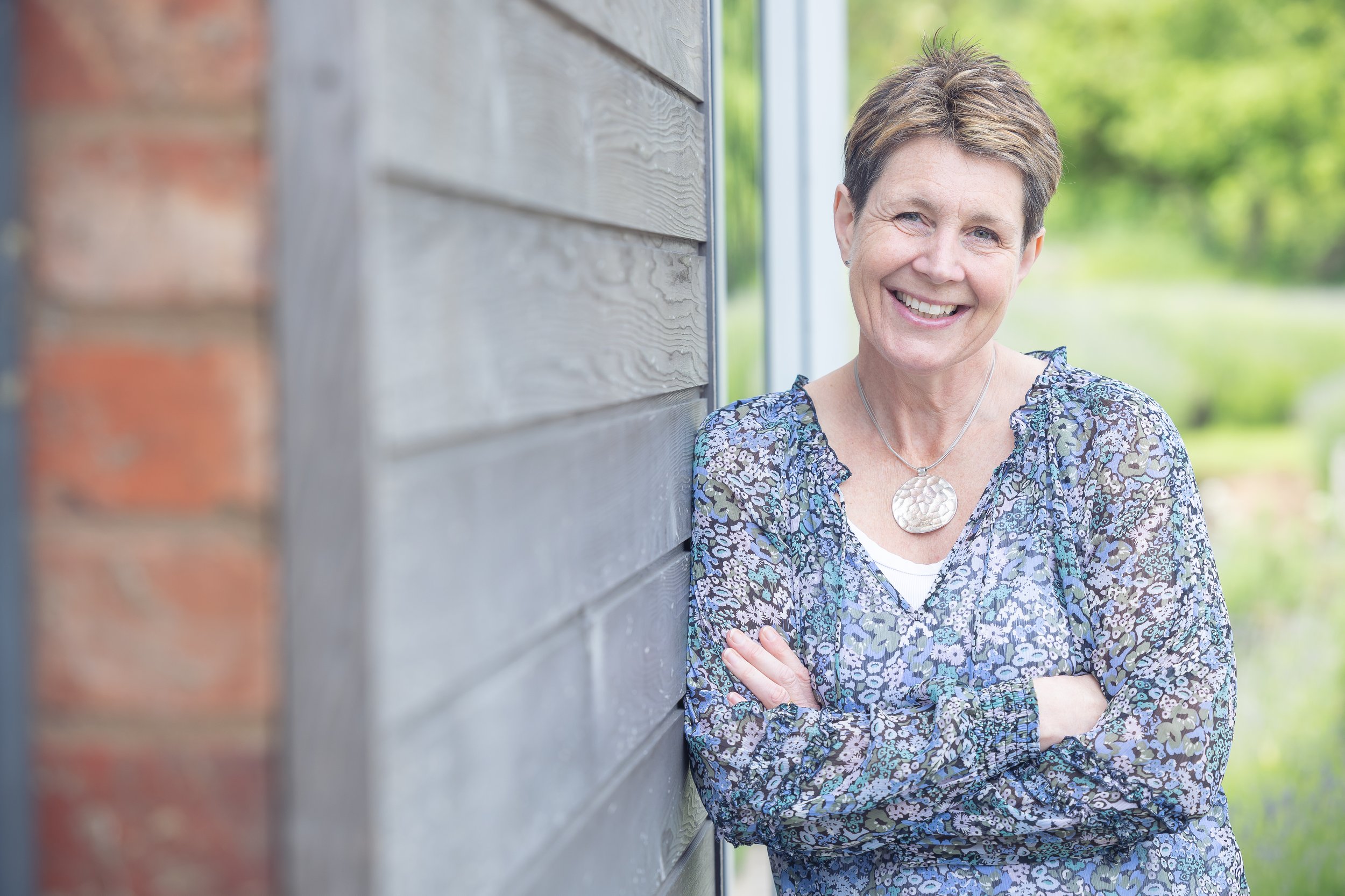 Sue Thomas, The low sugar weight loss coach looking healthy and relaxed