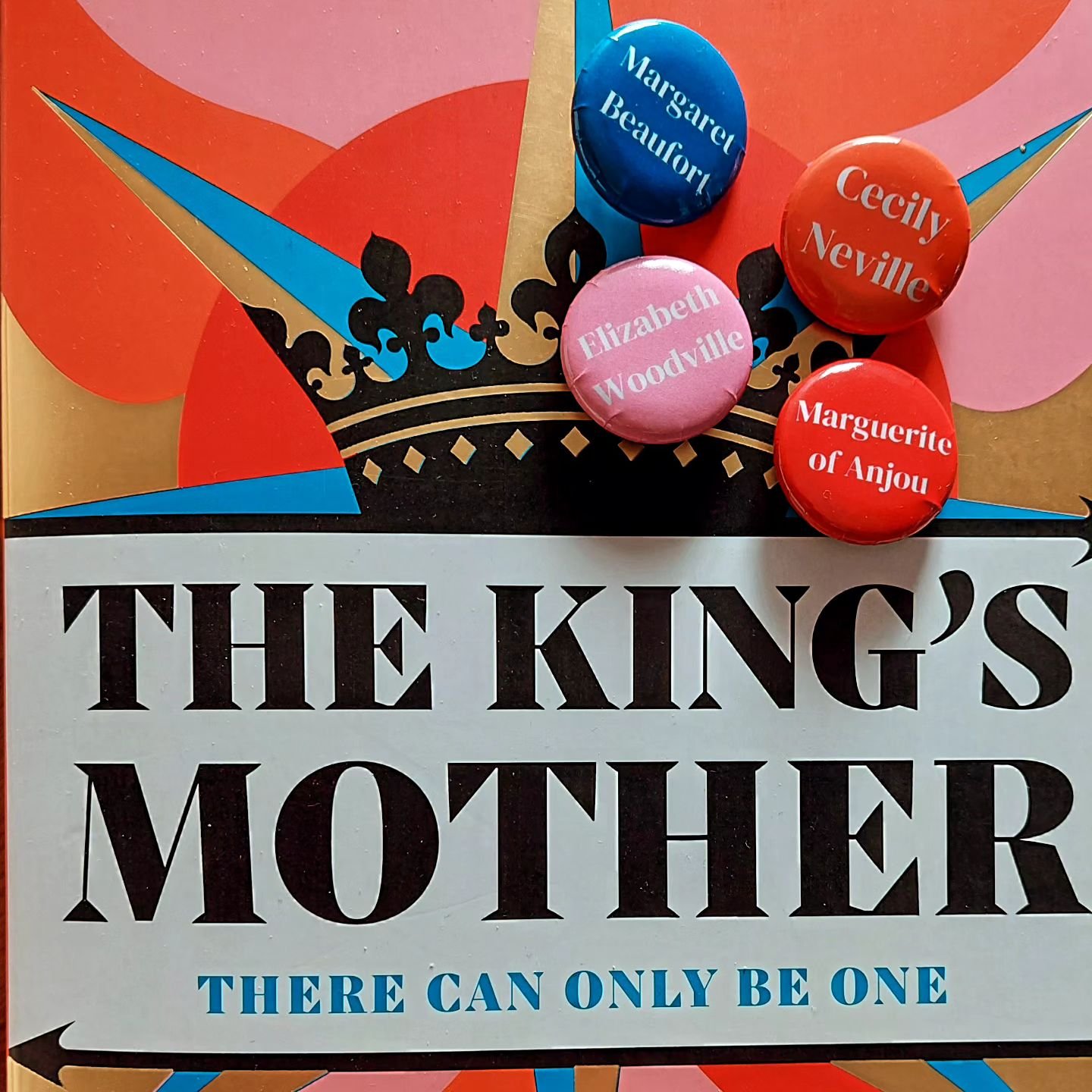 To celebrate Cecily's birthday today (3 May 1415), I'm giving away 5 sets of these fabulous Kings Mother Badges. Which woman's colours will you wear? To win, just follow me and share. 

Cecily Neville - King's Mother 
Marguerite - deposed Queen
Eliza