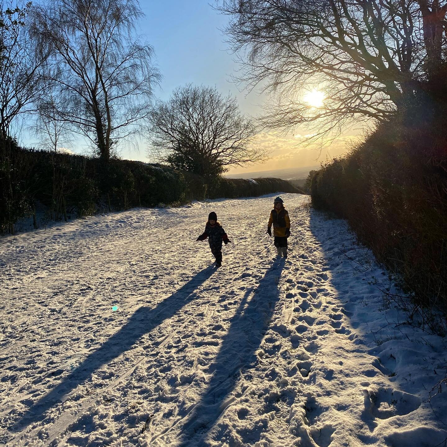 Taken at the end of a brilliant, soul-boosting afternoon of sledging ❄️❤️❄️
.
Idyllic, isn&rsquo;t it? But, in the interest of focusing on the realities of family travel, let&rsquo;s note that this pic is only idyllic because you can&rsquo;t hear the