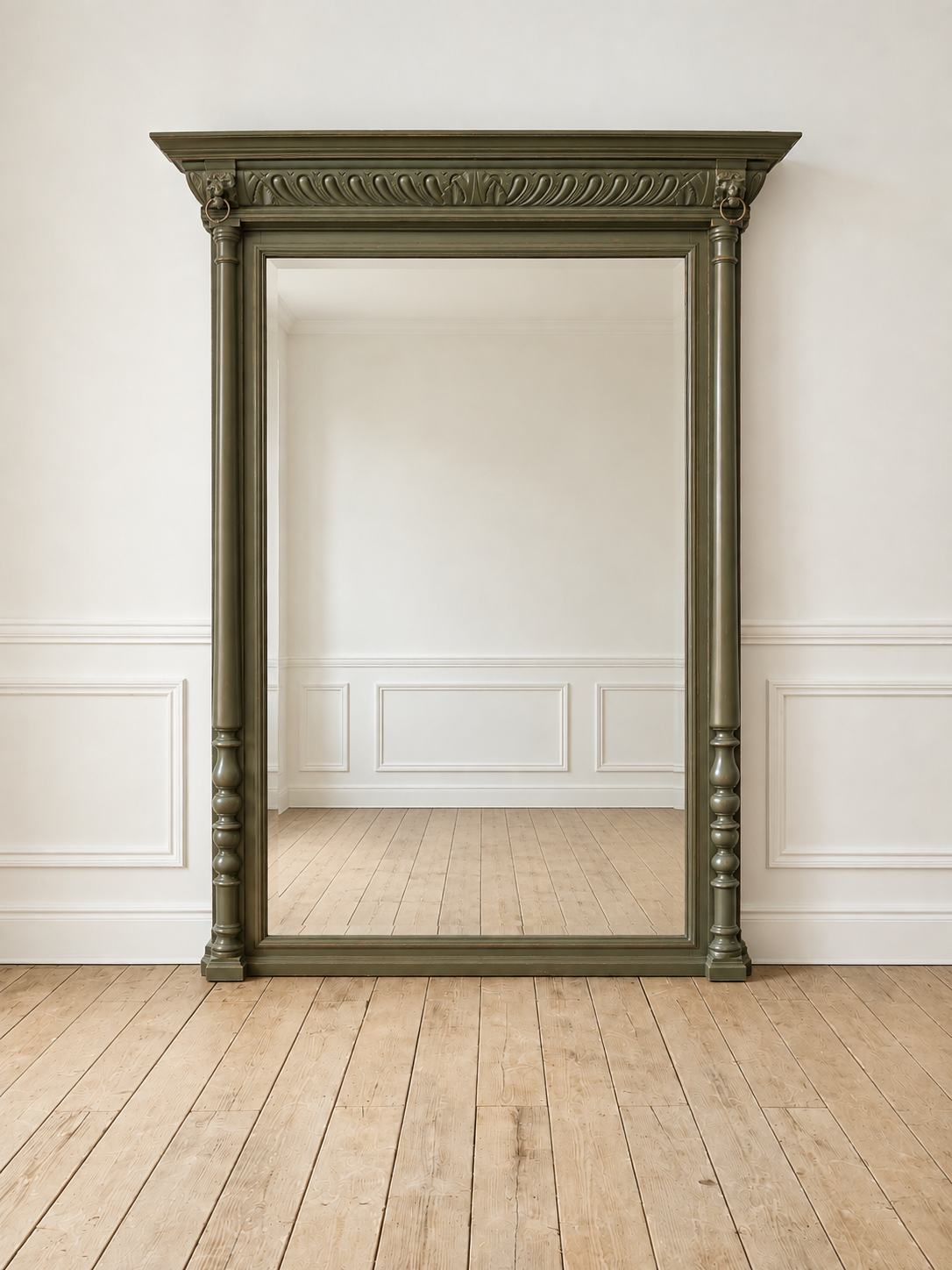 Miroir antique vert olive dans un intérieur lumineux.png