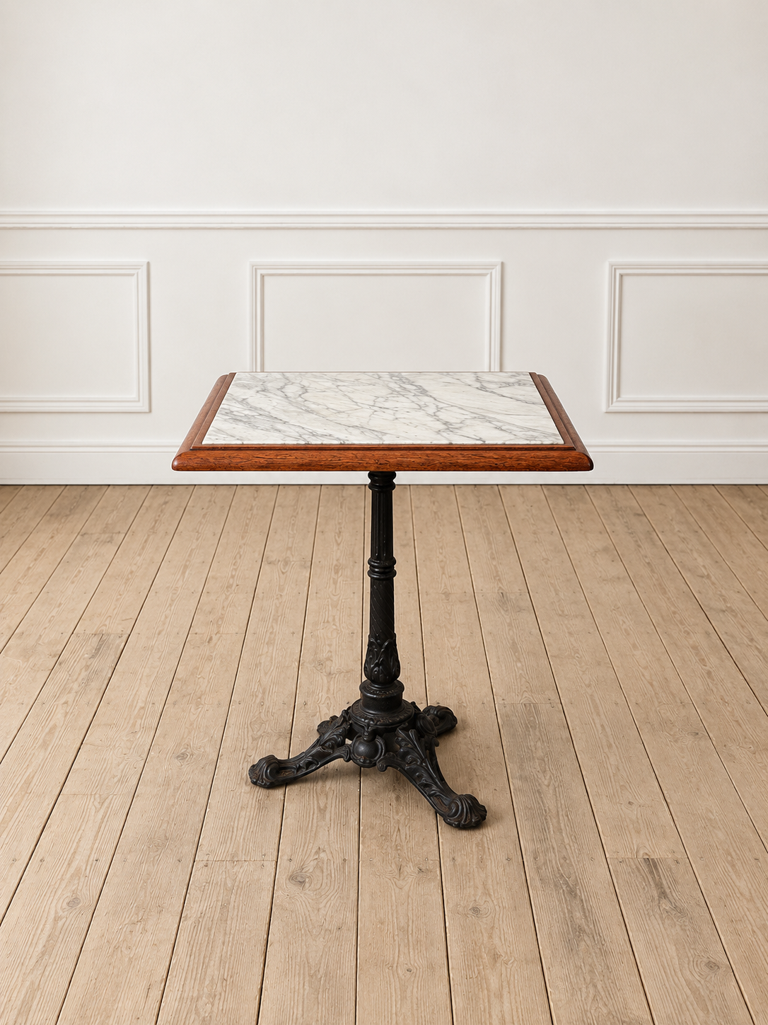 3 tables bistrot en marbre encadré bois, pied en fonte (60 x 60 cm - H73 cm)