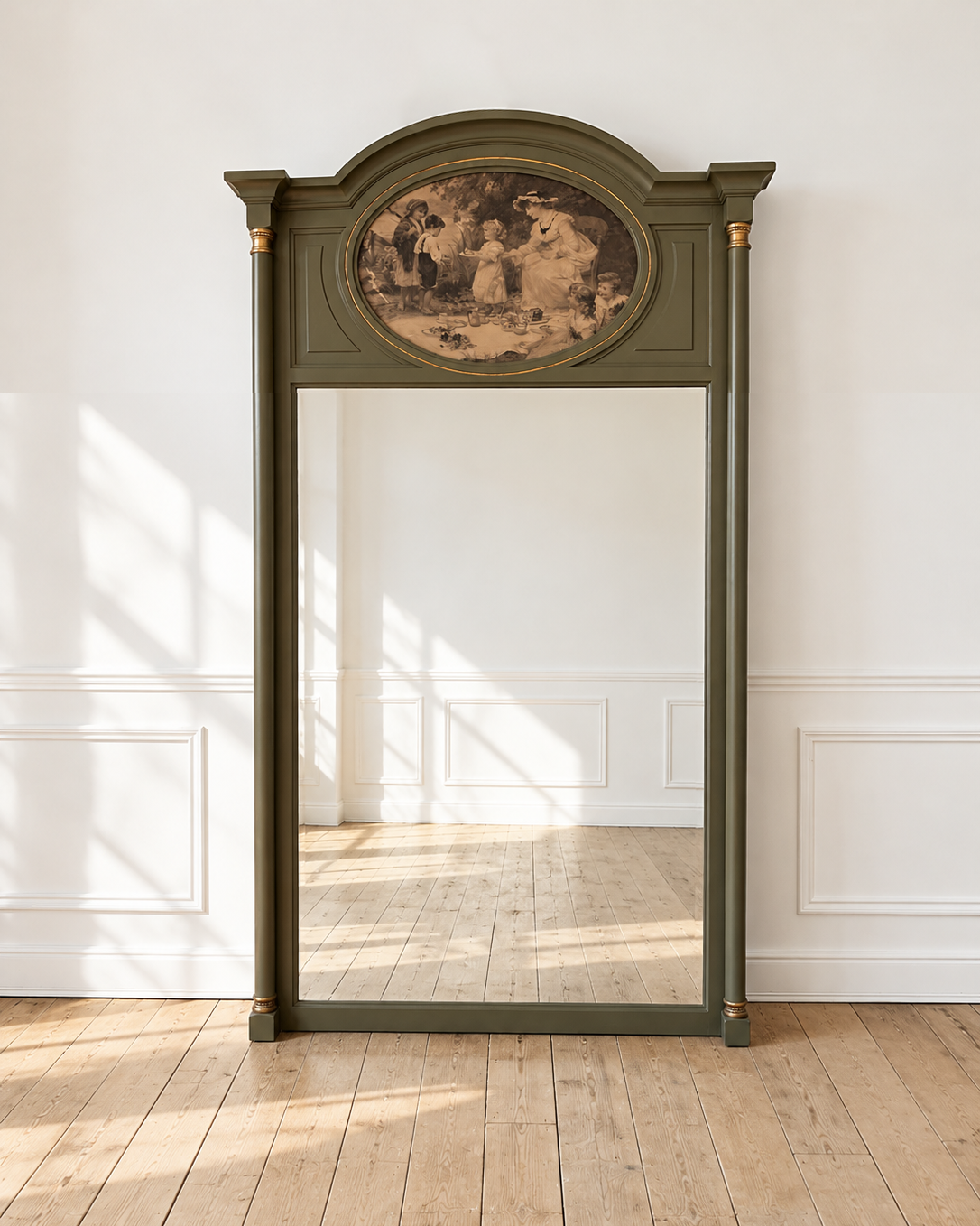 Miroir antique vert sauge en lumière naturelle.png