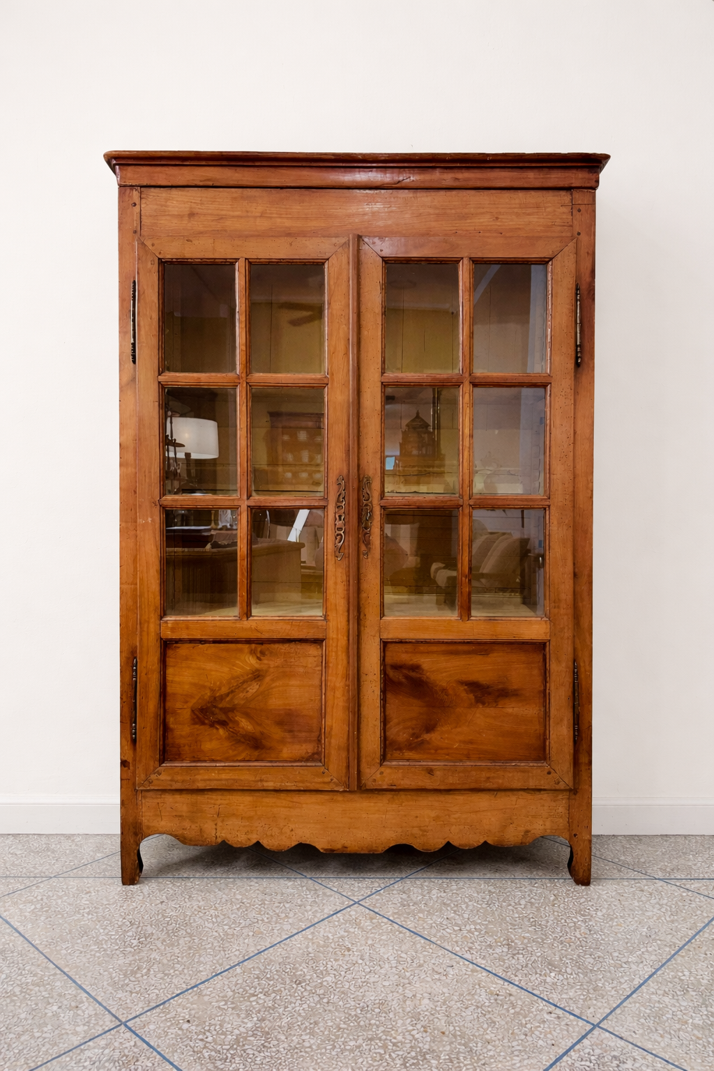Petite vitrine 19ème en merisier (122 x 45 cm - H 187 cm)