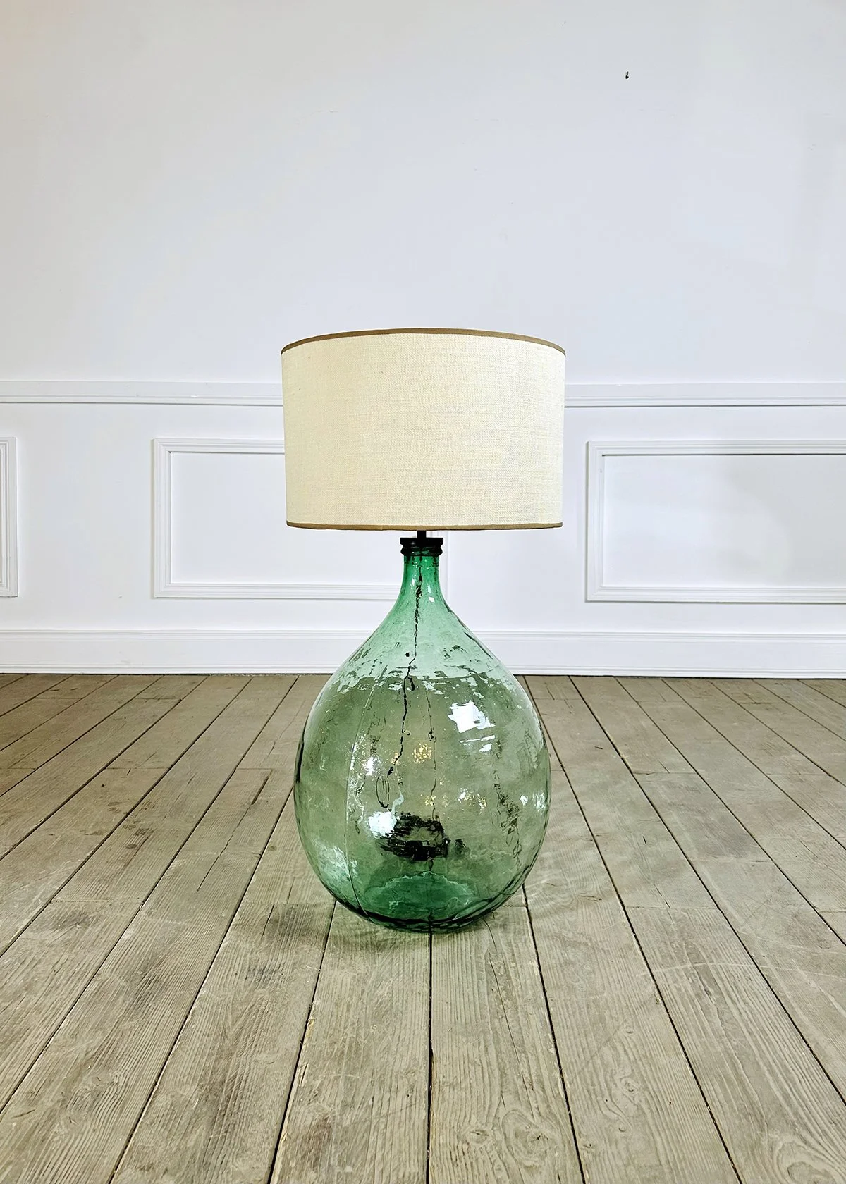 Dame-jeanne XXL transformées en lampes - 6 disponibles (entre 100 et 120 cm)