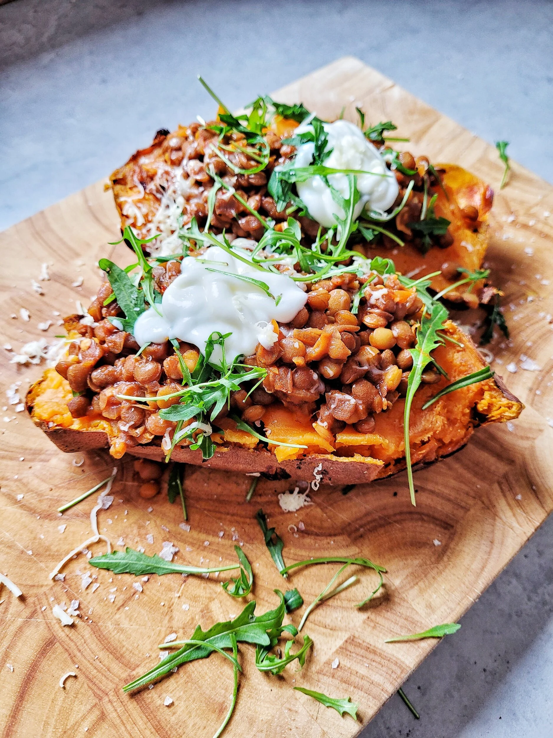 Sweet potatoes, with spiced lentils & rocket