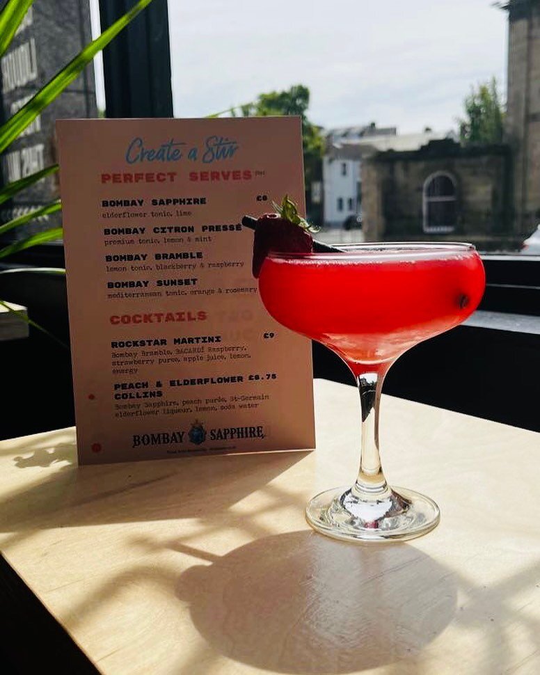 We have a new perfect serve menu for all you gin lovers to help you decide on your mixer😜 

This is a new cocktail to BARGA and it&rsquo;s the ROCKSTAR MARTINI🍓

Made with Bombay Bramble gin, Bacardi Raspberry, strawberry pur&eacute;e, apple juice 