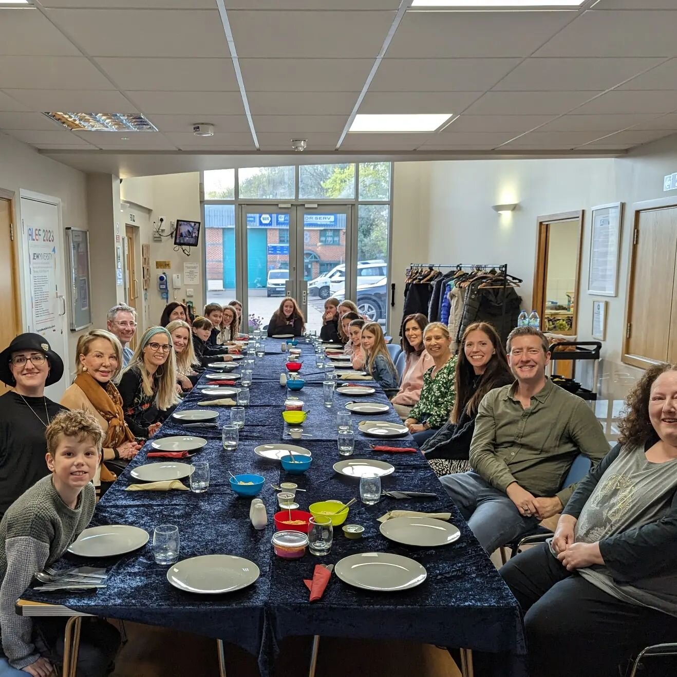 Look at all these smiles from our last Oneg a few weeks ago! There's still time to sign up for our next one on May 12. Email the office before Shabbat if you'd like to join. 🥙🥗🥖