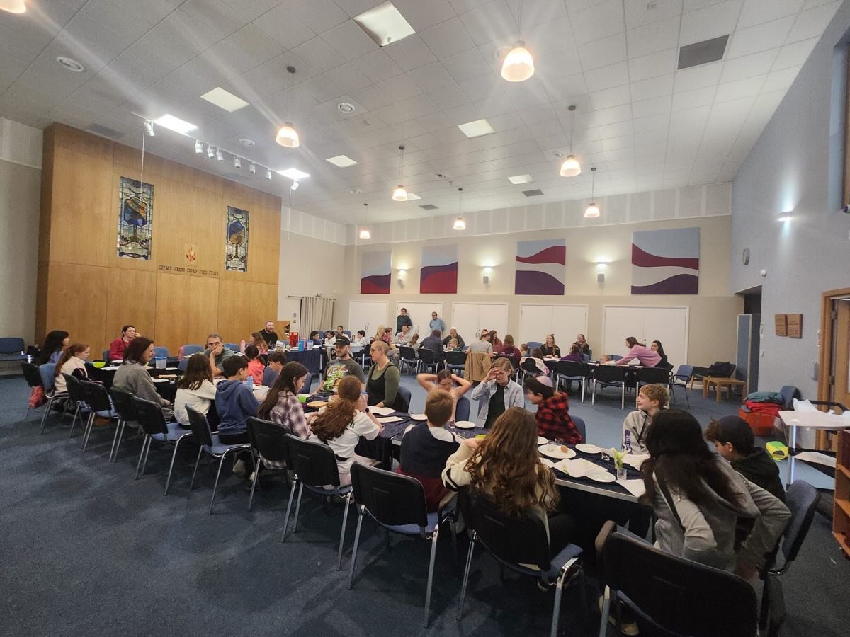 Record breaking numbers for our SAMS Family and Cheder Seder this morning! 🐑🧅🥬
