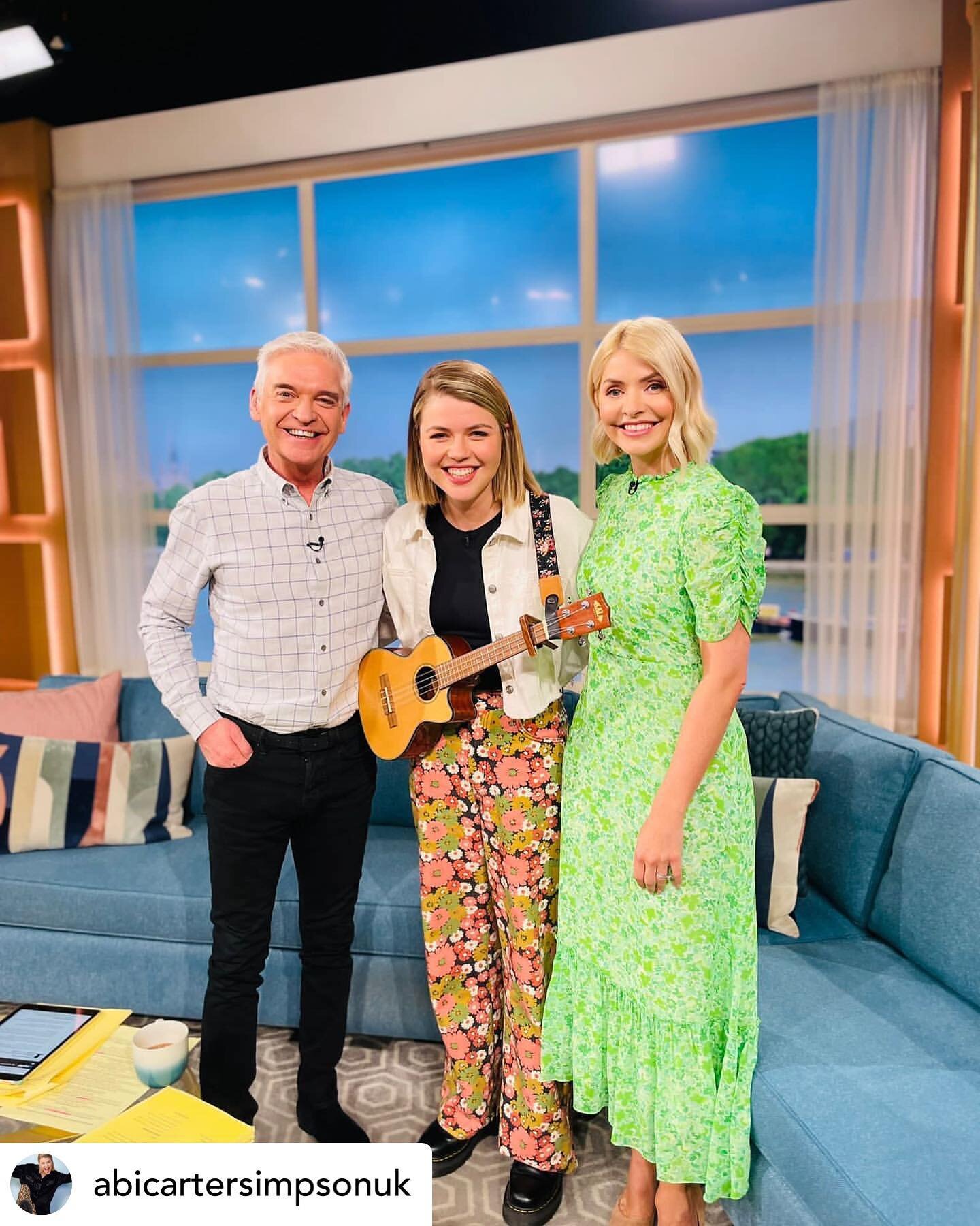 @abicartersimpsonuk singing LIVE on @thismorning yesterday &bull; if you missed it watch on catch up 

#bgt #britainsgottalent #thismorning #itv #mondaymorning #comedy #musicalcomedy #ukulele #songs #singer #laugh #happy