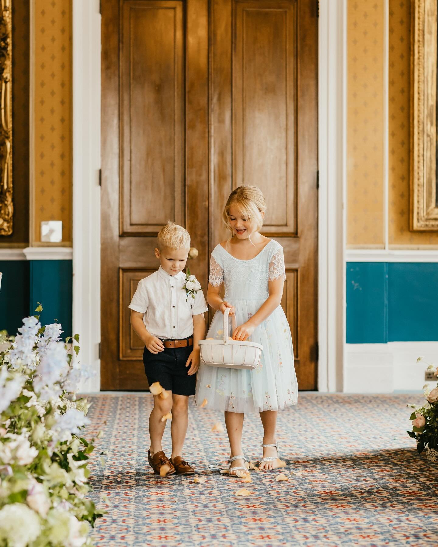 Are you planning to have a cute little page boy, a lovely flower girl, or both at your wedding? Also, who will be walking you down the aisle on your big day? Share your thoughts with us in the comments below, we'd love to hear all about it! 👇🏻

Pho