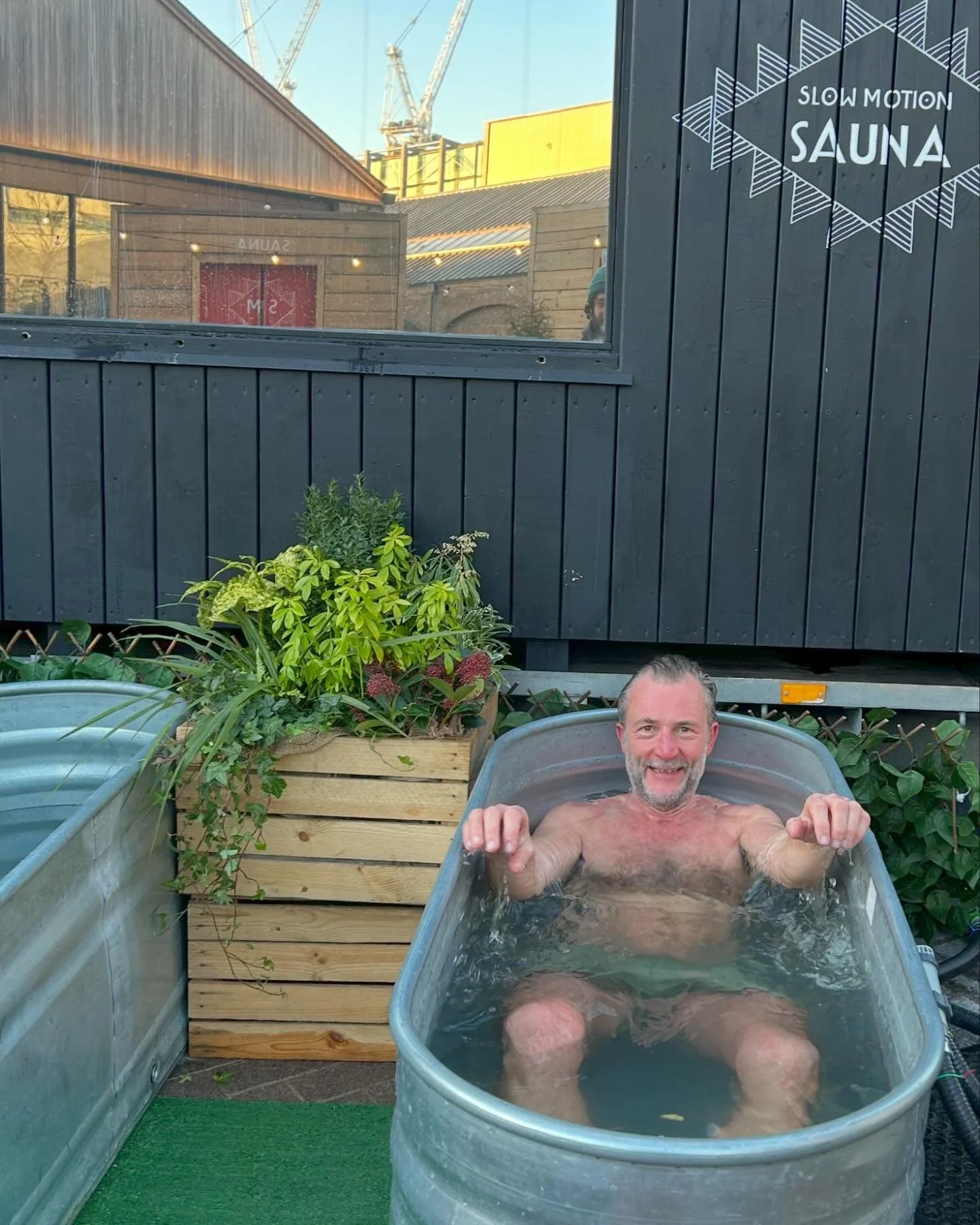 Enjoying a cold plunge and sauna in the middle of Kings Cross&hellip;❄️🔥 

#slowmotionsauna #communitysauna #divetothrive