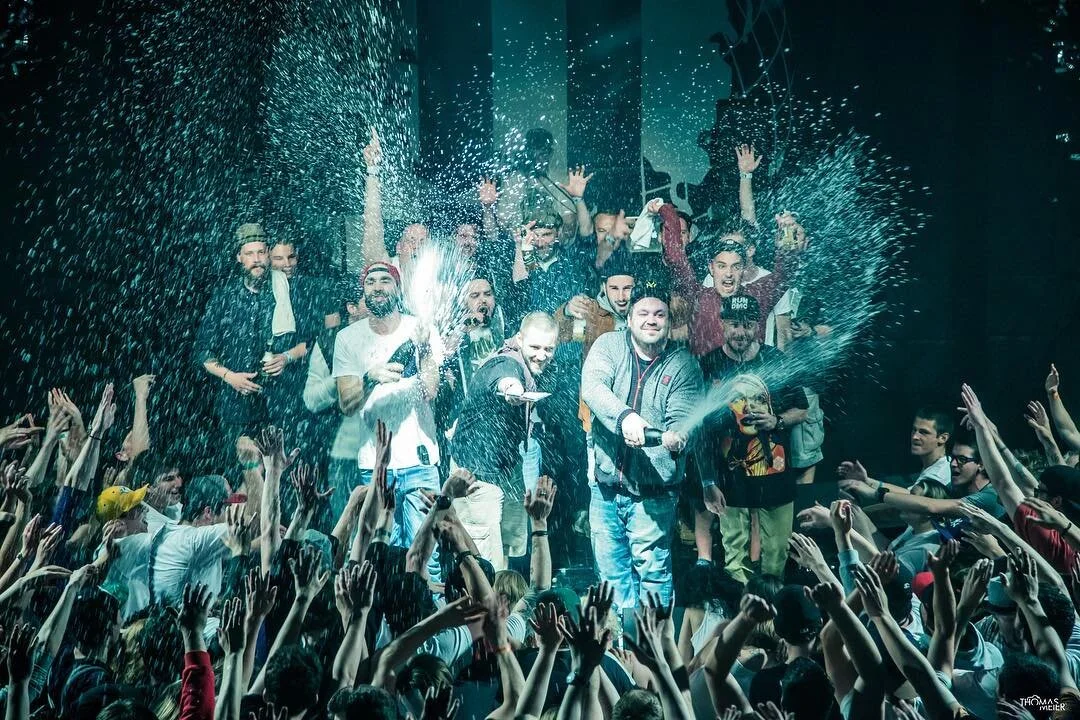 Die ganz @moechtegang isch morn Abig ide @galvanikzug!!! Ch&ouml;med verby und fiered Wiehnachte mit eus😊
Vvk gyts uf @starticket 
#moechtegang #galvanik #phumasosmack #mueman