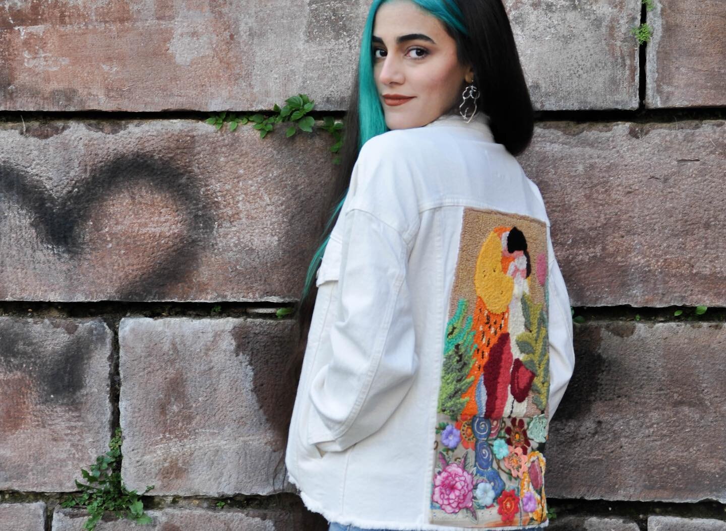 Patterns, ornaments, harmony, emotions, in one title: #thekiss, possibly Gustave Klimt most famous work.
-

Collaboration artist: 
Embroidery: @anireth_art 
Model: @hayasart 
Photos: @sorrisofilms &amp; @meryangelodavid 
-
.#artnouveau #jugendstil 
#
