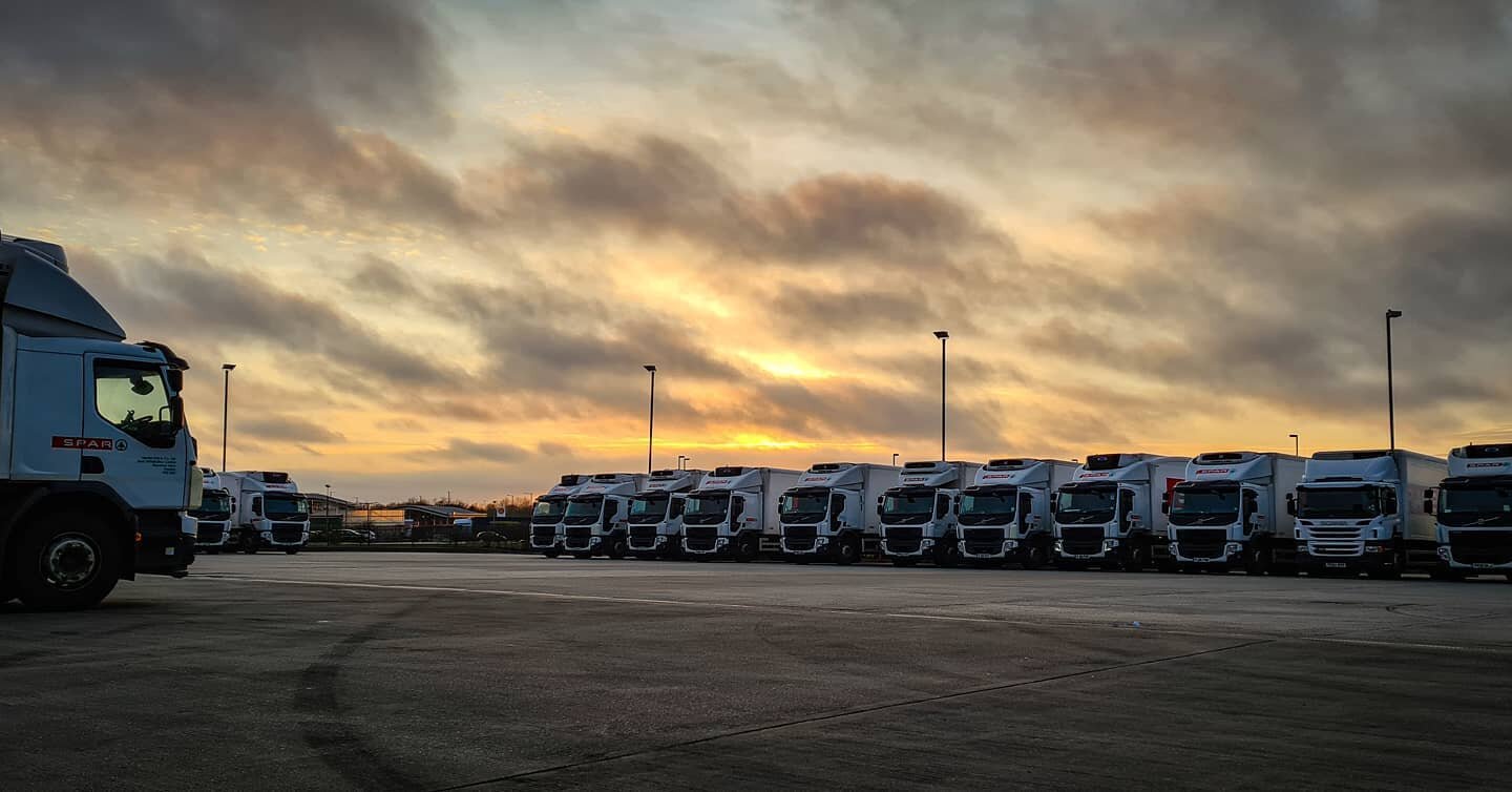 Another glorious sunset as they settle down for the night. 

#truckerslife #sunsetphotography #sunset_pics #truckinglifestyle #volvotrucks #scaniatrucks #thingsiseeatwork