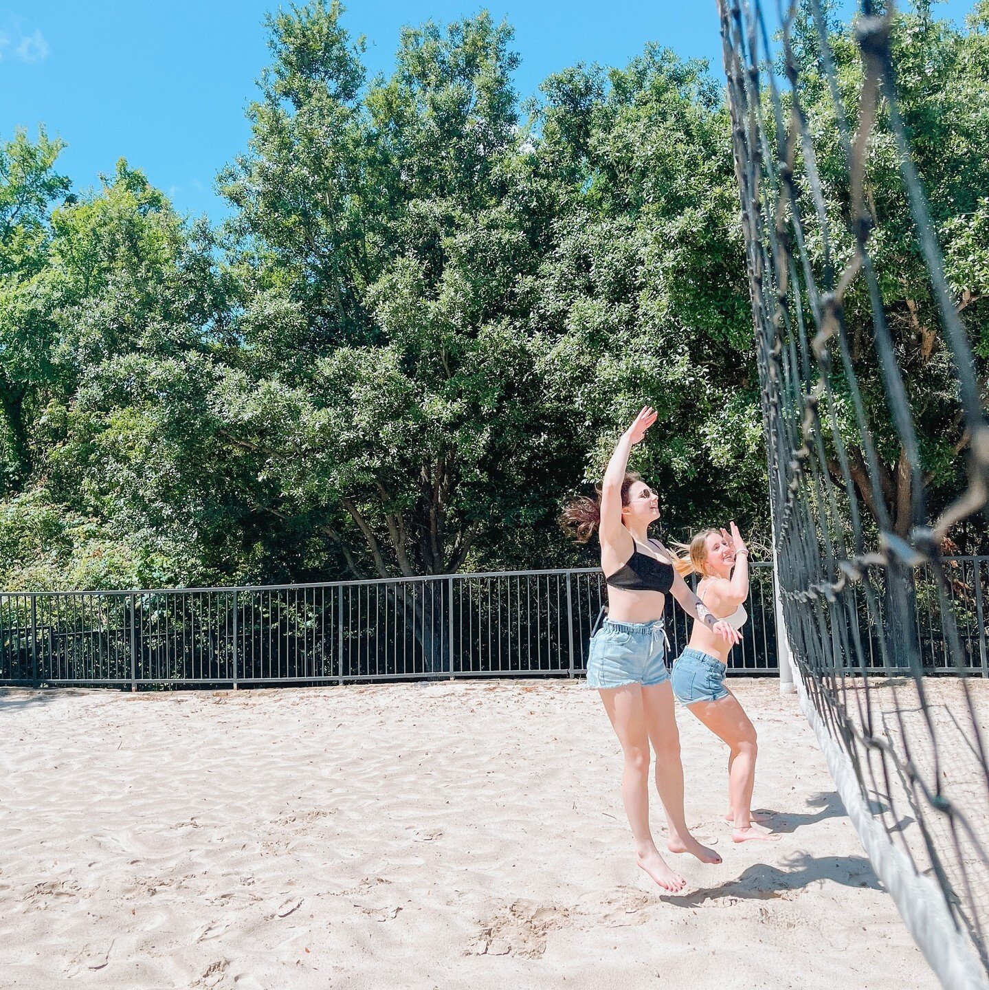 Did someone say VOLLEYBALL TOURNAMENT? ⁠
Comment your team name and tag your 6 teammates to enter the 28//18 V-ball Tourney 5/19/23 ⁠
⁠