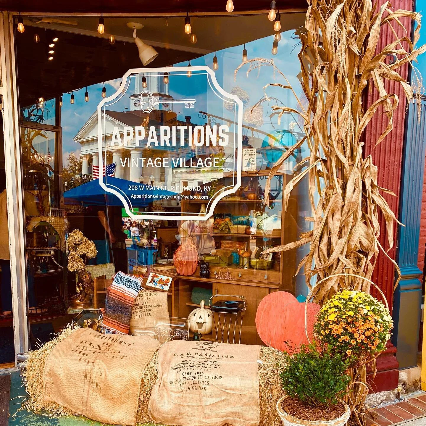 Dressed up for Fall🍁🎃🍂 Come see us at our Downtown Richmond, KY location Fridays and Saturdays from 11-5! #richmondky #fall #vintage #vintageshop #falldecor #shoplocal #shopsmall #kentucky