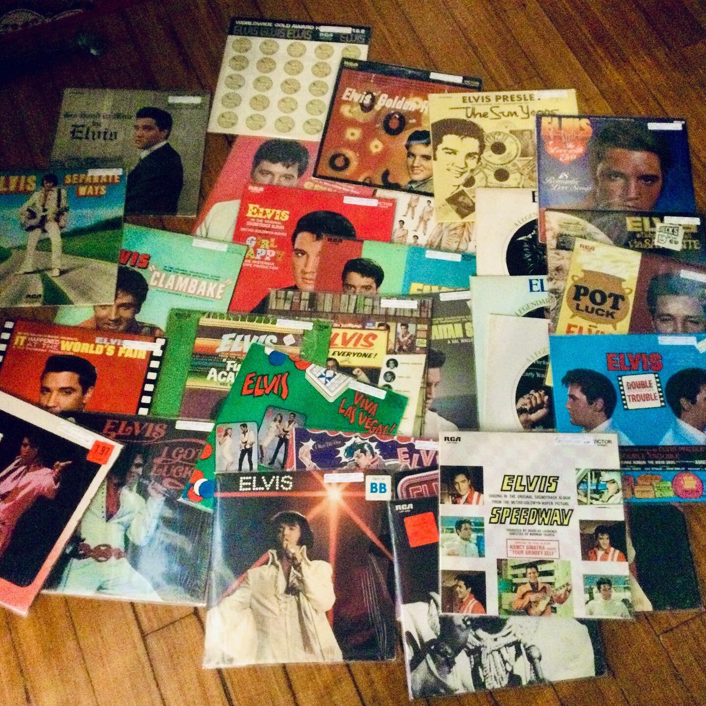 Attention Elvis fans!!! Just priced an Elvis collection and several other artists today at Apparitions!!! 🙂 #vintage #vintagevinyl #elvispresley #records #apparitionsvintagevillage #richmondky