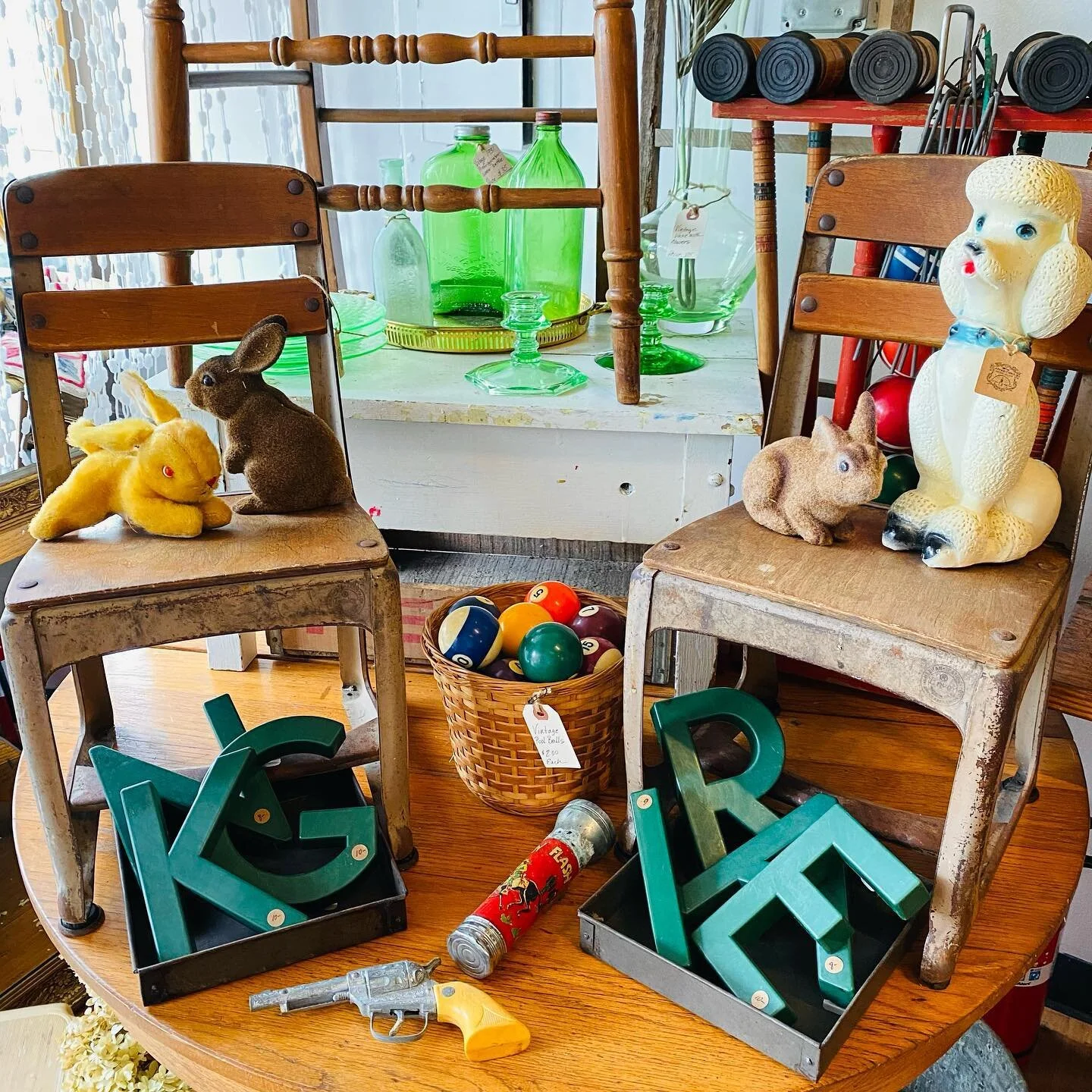 We just did a store reset! Which means there are plenty of new vintage items and displays to look at! Come see what new things we have for spring! Open WED-SAT 10-5!🌼🐰🐩
-Vintage children&rsquo;s school chairs $25 each or 2 for $40
-1960 Vintage Ch
