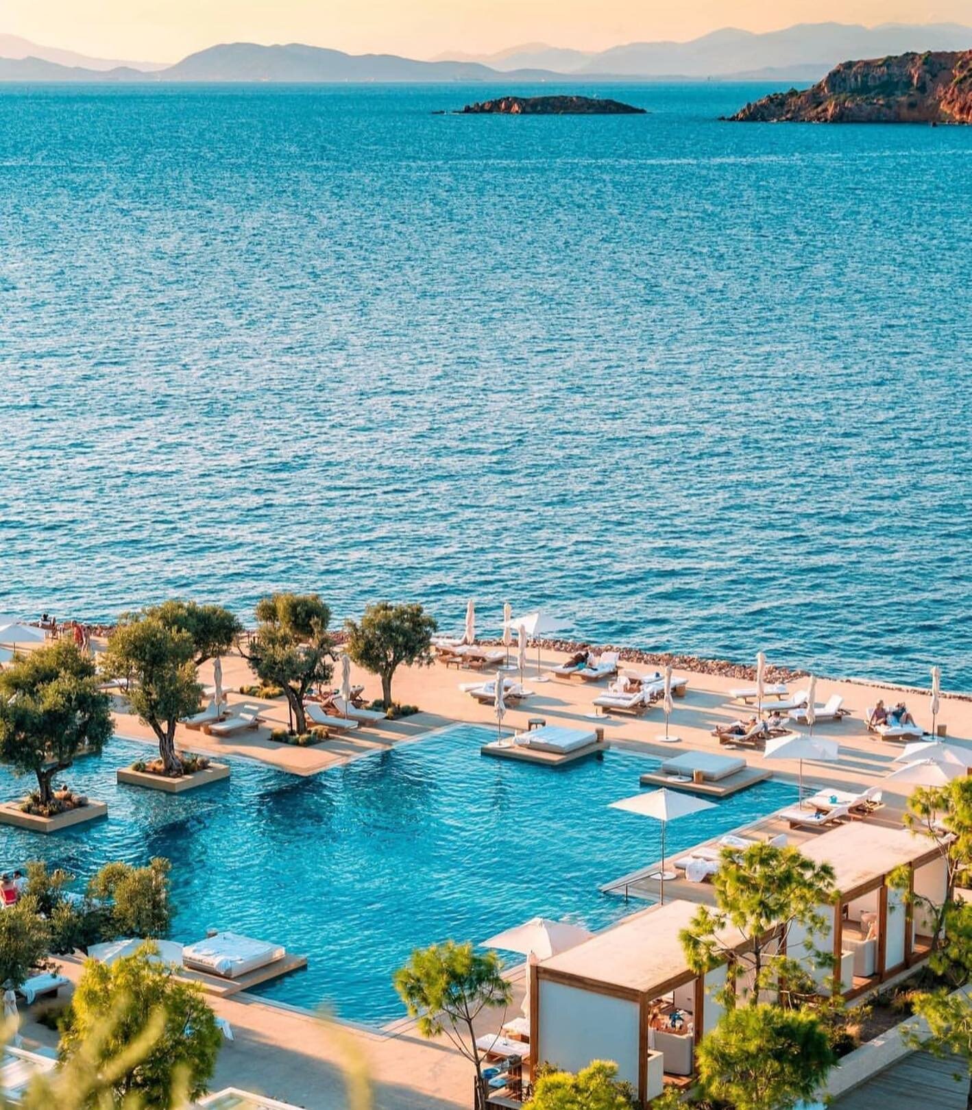 Paradise Found
Four Seasons Astir Palace making the strong argument to stay a week in Athens

#itsbeautifulhere #athensdream #fsathens #ultimatelayoverhotel #luxuryresort