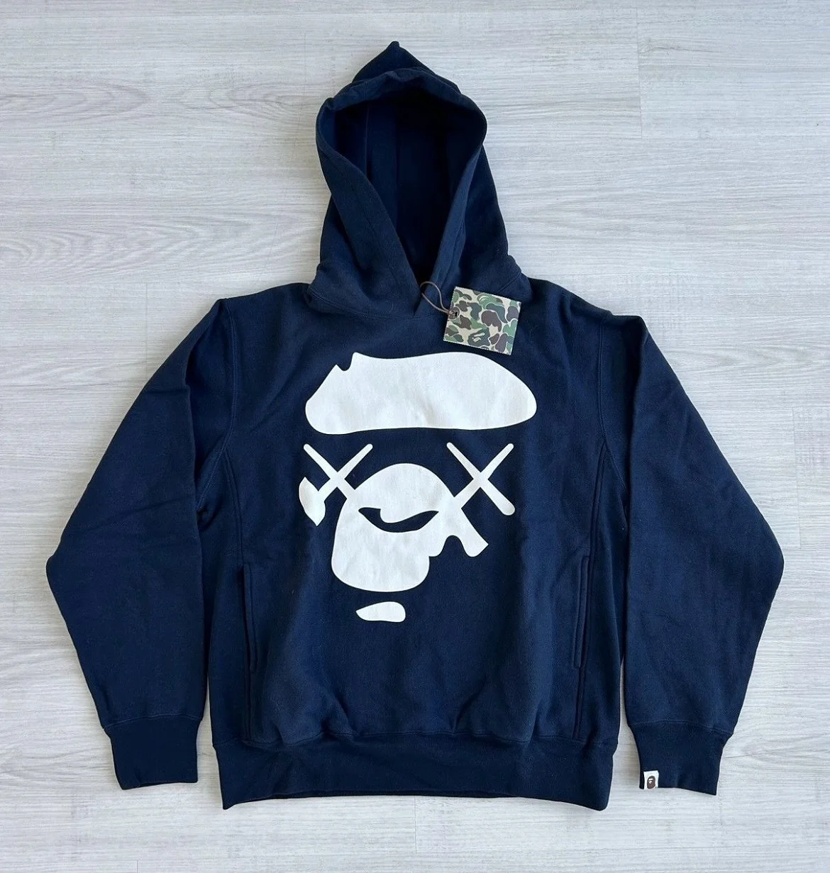 2005 BAPExKAWS Spring/Summer Collection

Condition : Brand New

Size : Medium

Color : Navy

Status : SOLD