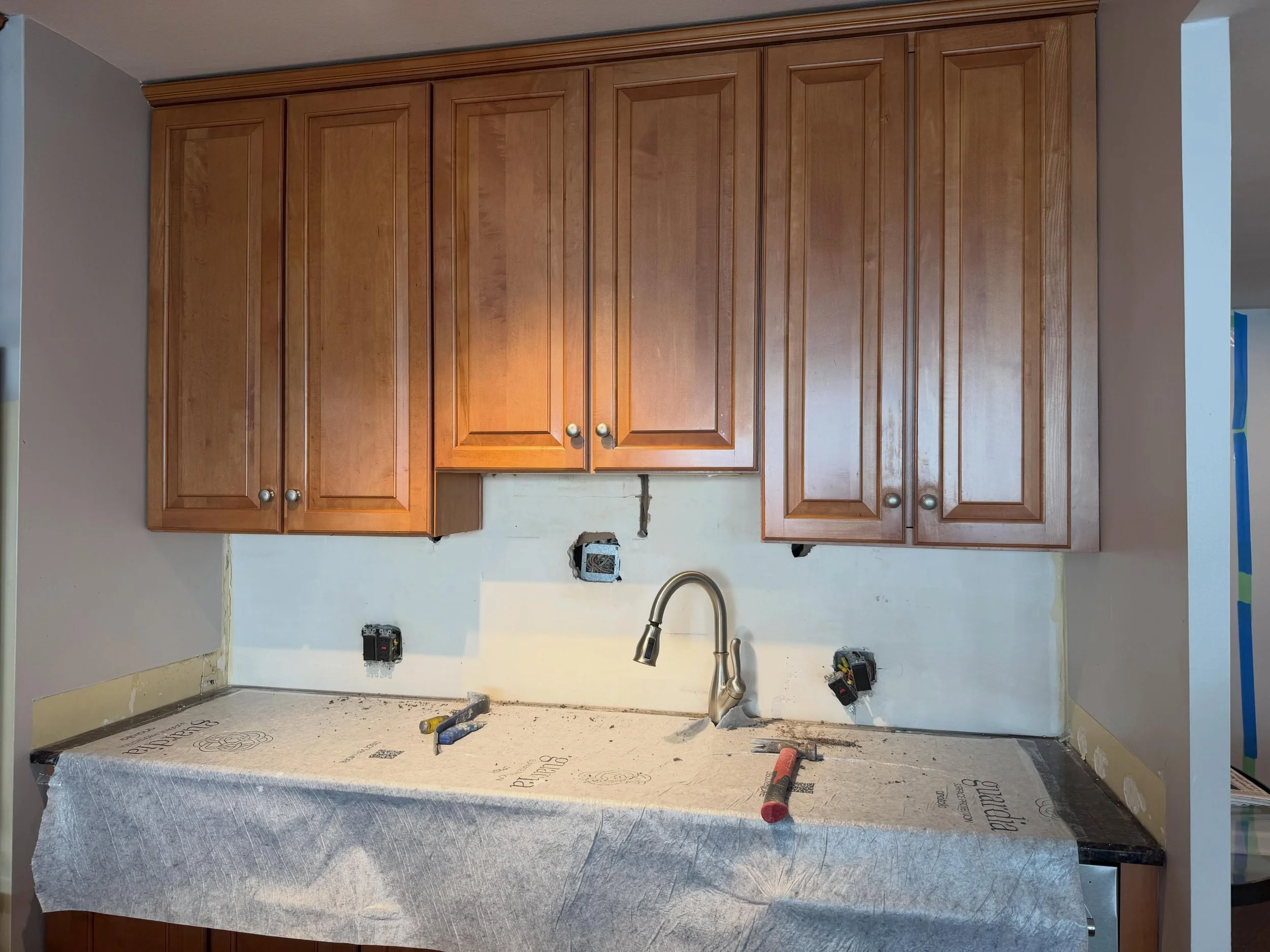New Backsplash and Kitchen Cabinets 🔵 loading&hellip;

#ccschi
#generalcontractor 
#renovation 
#building
#chicago