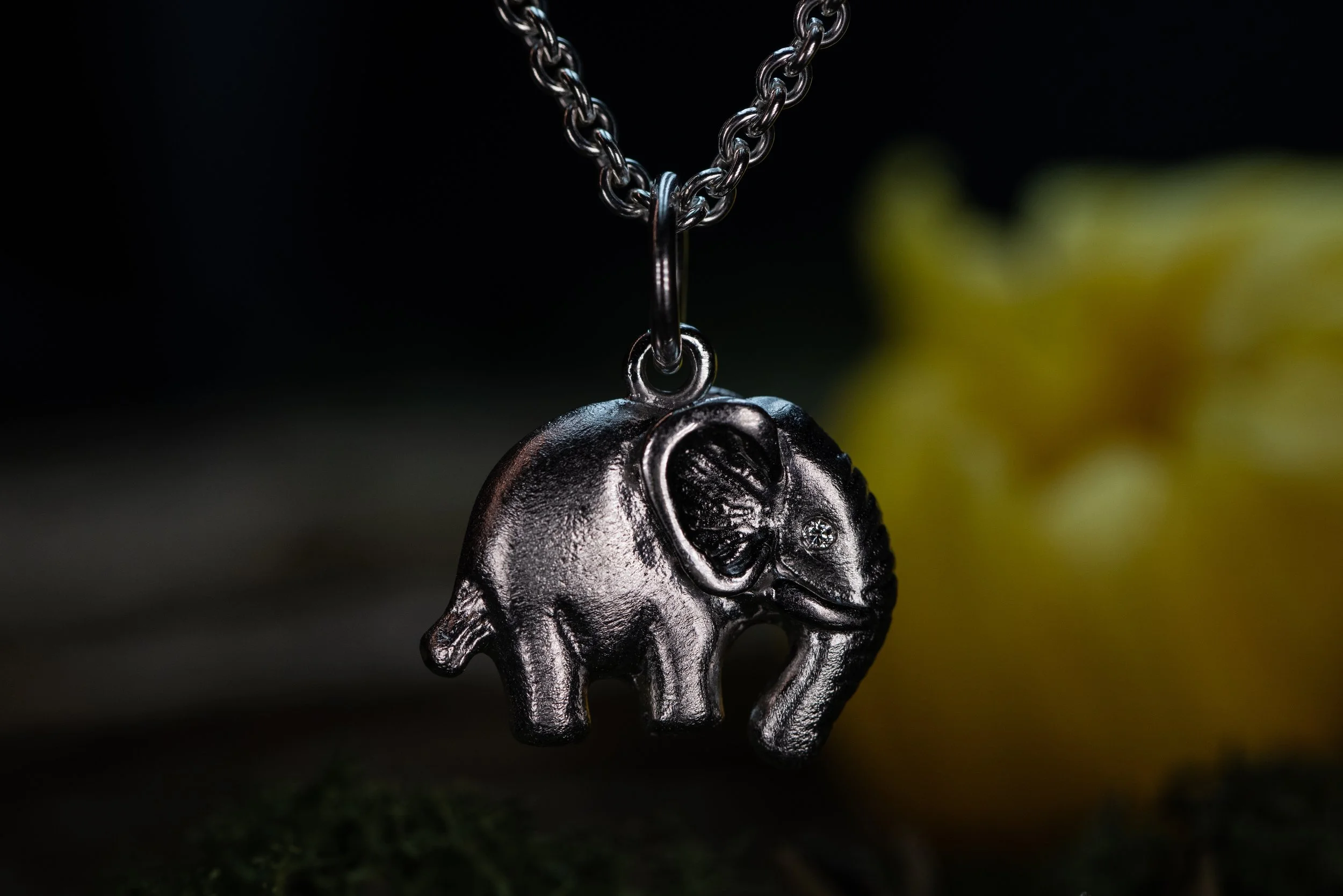 Heindorf_Elefant_Elefanten_Set_Fra_Siden_Elephant_Side_Hals_Neck_Vedhaeng_Pendant_925_Soelv_Silver_950_Platin_Platinum_750_Guld_Gold_Diamant_Diamond_321A9464-kopi 2.jpg