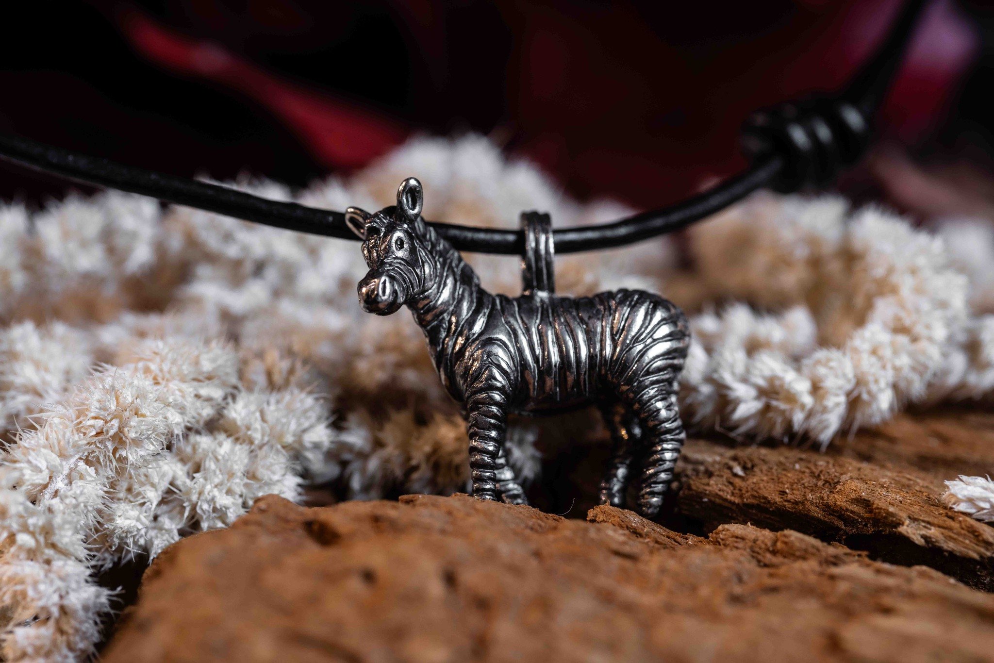 🦓 Striber af skygge,
lysets vilde harmoni,
frihed p&aring; savannens sti.
&middot;
📸: @visualsbychamara