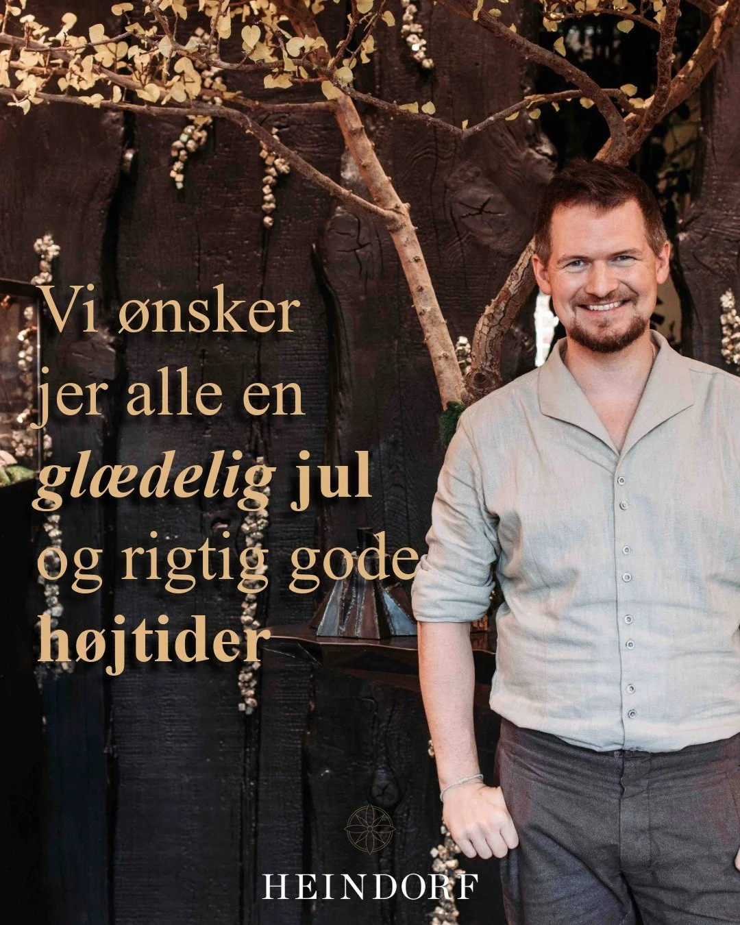 Tak for &aring;ret der er g&aring;et, for m&oslash;derne, samtalerne og de &oslash;jeblikke, vi har delt.
Det har v&aelig;ret en gave at &aring;bne v&aelig;rkstedet og skabe sammen med jer.

Vi sender varme julehilsner og &oslash;nsker om rolige dage