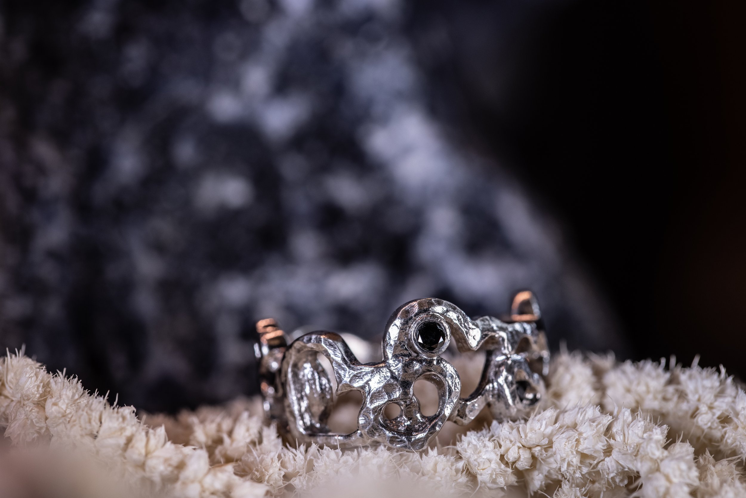 Tilfældige hjerter - fingerring af sterling sølv med diamant