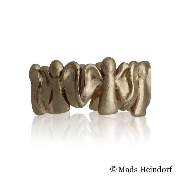 Håndlavet fingerring af 18K rødguld fra kollektionen Englen af Guldsmed Heindorf.