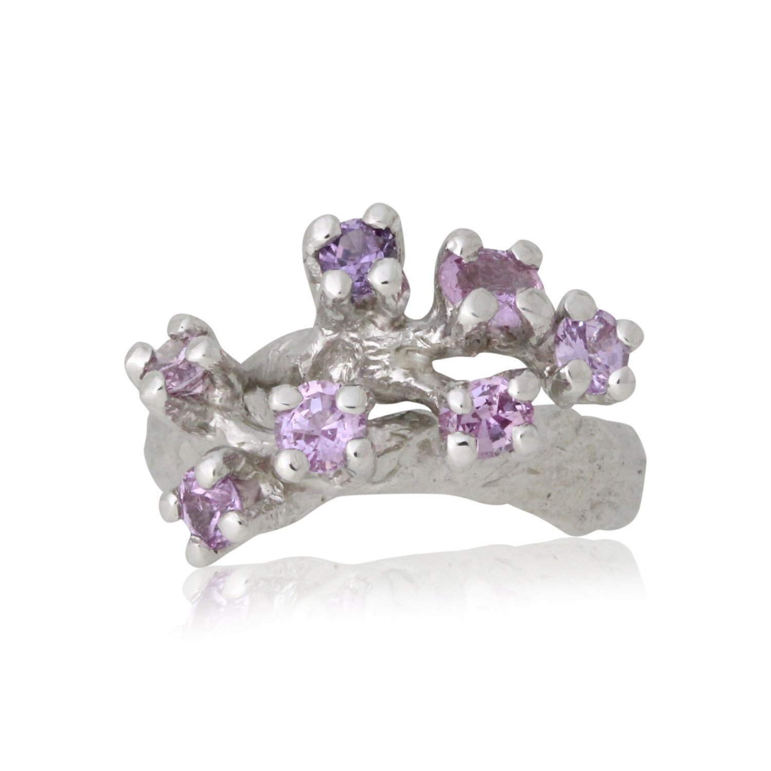 Håndlavet fingerring af sterling sølv med 7 facetslebne ubehandlede pink safir på i alt 1,84 carat river LC med excellent slib fra kollektionen Skovkrat af Guldsmed Heindorf.