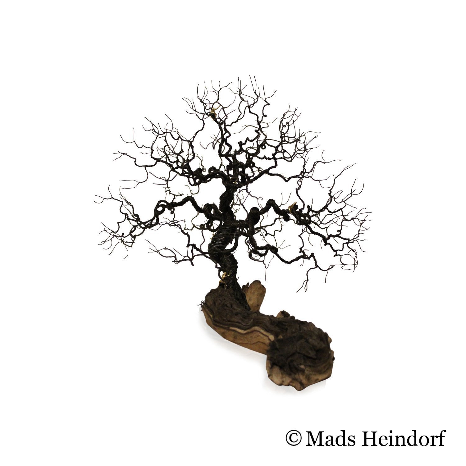 Climbing the Tree of Life - skulptur i sterling sølv. Viser fem personer, der kravler i et detaljeret træ, alle fremstillet i sølv af Guldsmed Heindorf.