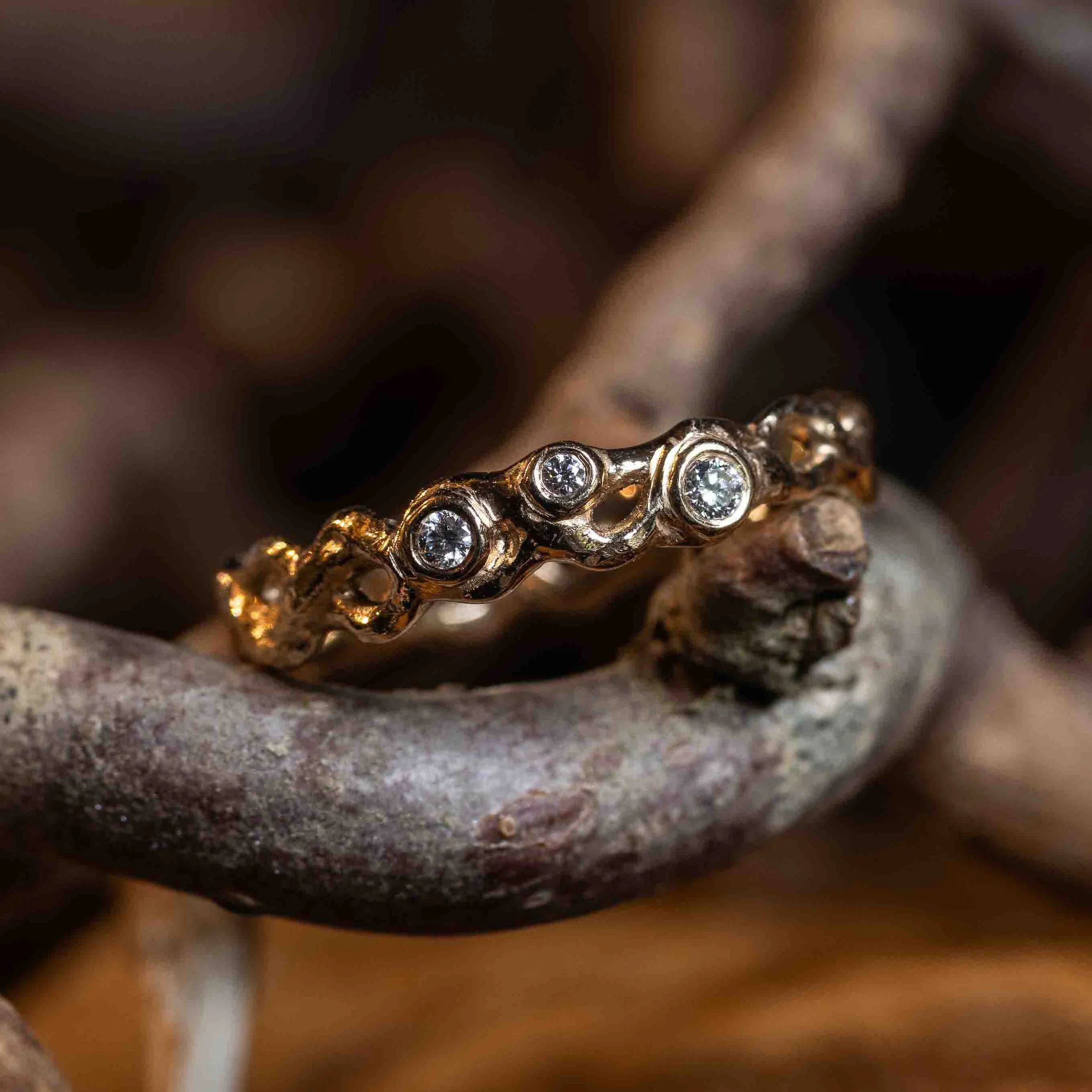Heindorf_Skovkrat_Forest_4mm_3sten_Finger_Fingerring_Ring_750_Guld_Gold_Diamant_Diamond_321A0420 copy.jpg