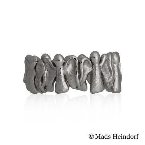 Håndlavet fingerring af 18K rødguld fra kollektionen Englen af Guldsmed Heindorf.