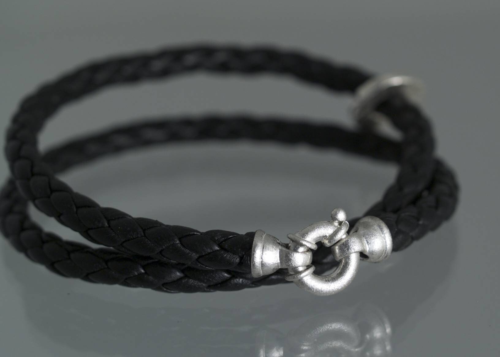 Håndlavet armbånd i sterling sølv fra Guldsmed Heindorf's kollektion Cirklen.