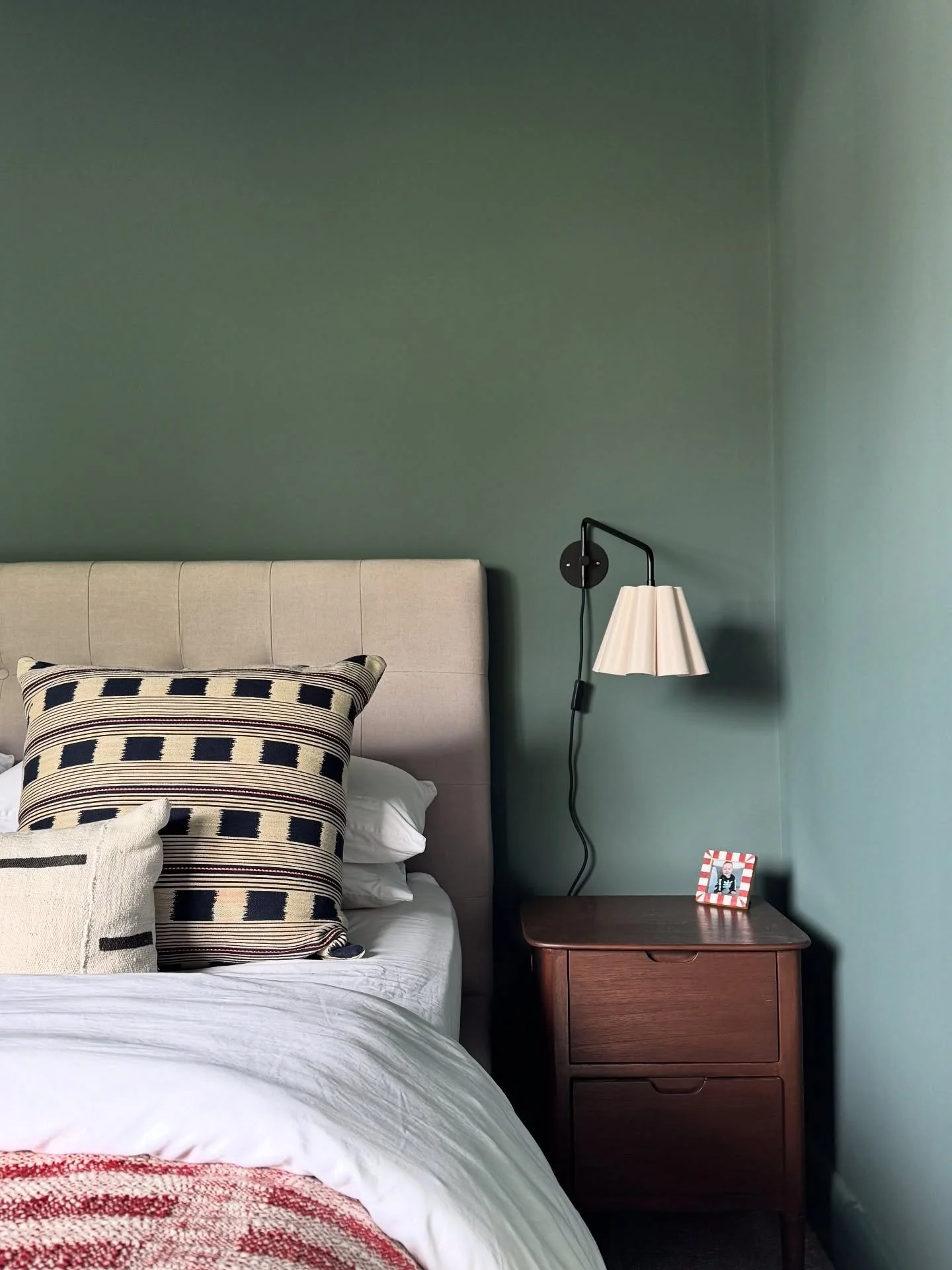 No wired in wall lights? No problem 😎